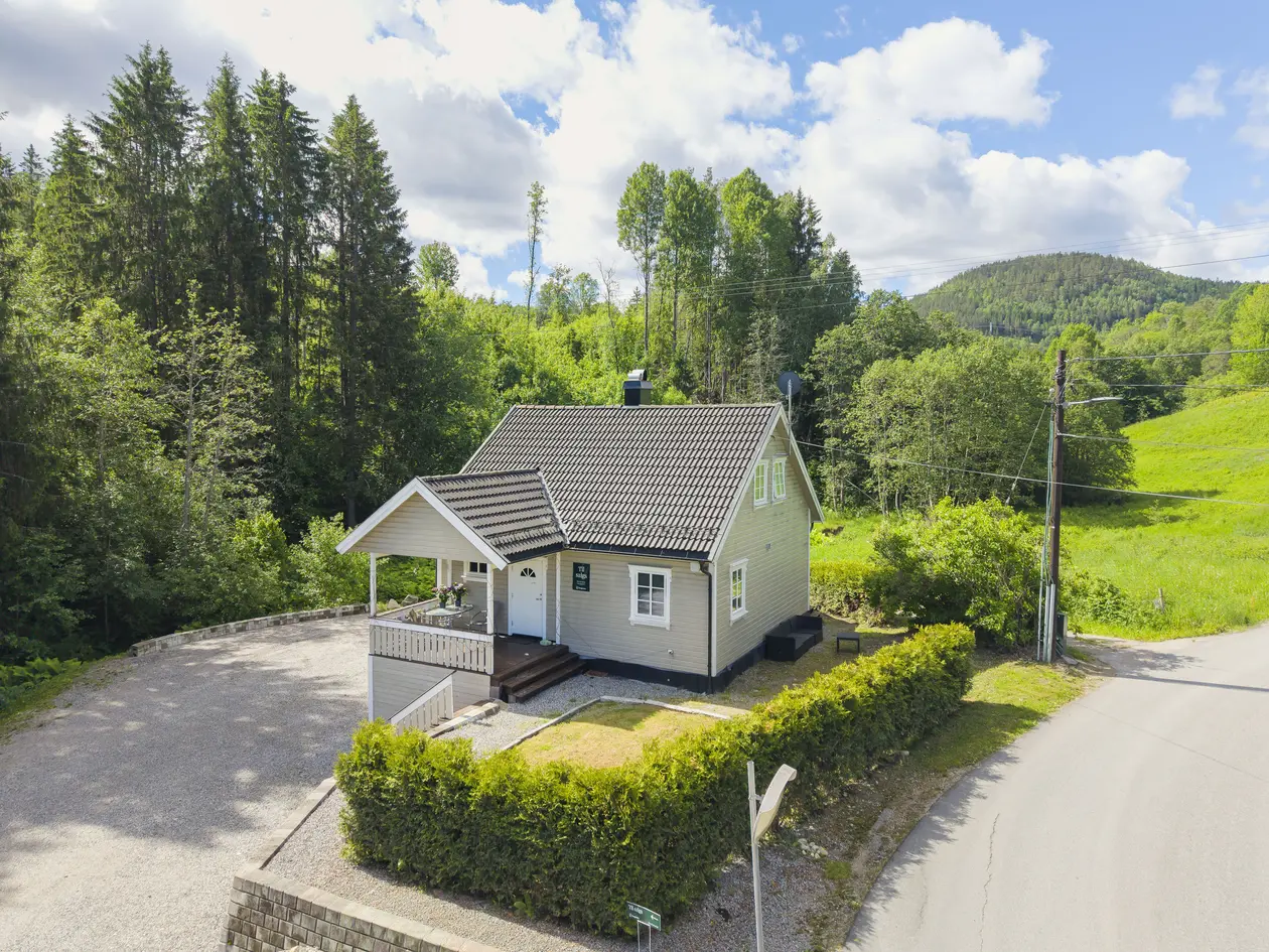 NY PRIS! Oppgradert enebolig med 3 soverom -Meget pent opparbeidet uteområde - Romslig tomt photo 1