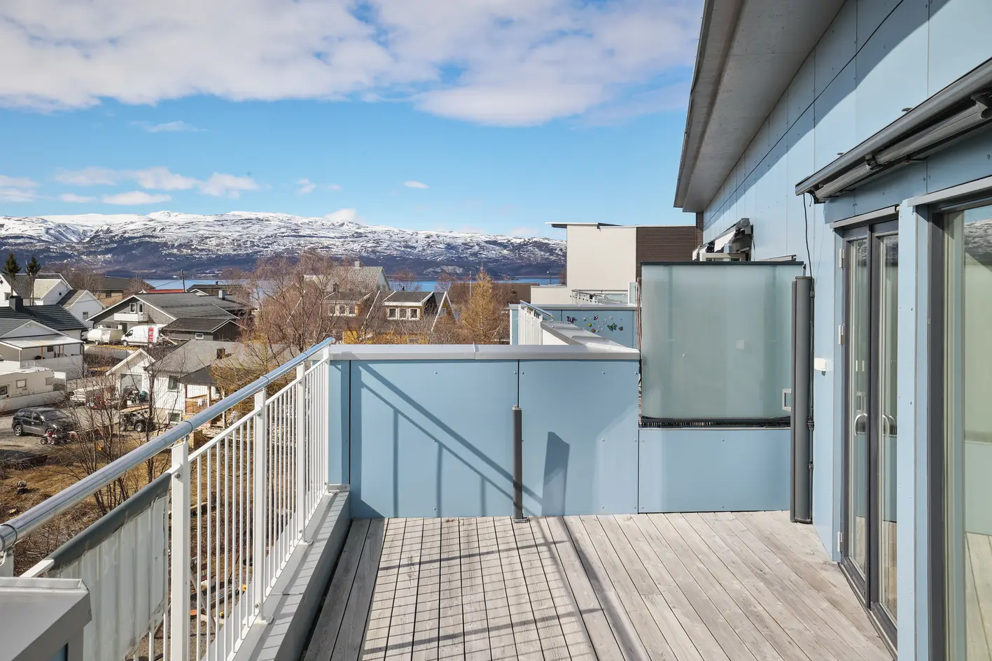 Moderne 3-roms endeleilighet fra 2016 med to balkonger og stor garasjeplass | Heis | Sentralt i Bossekop photo 5