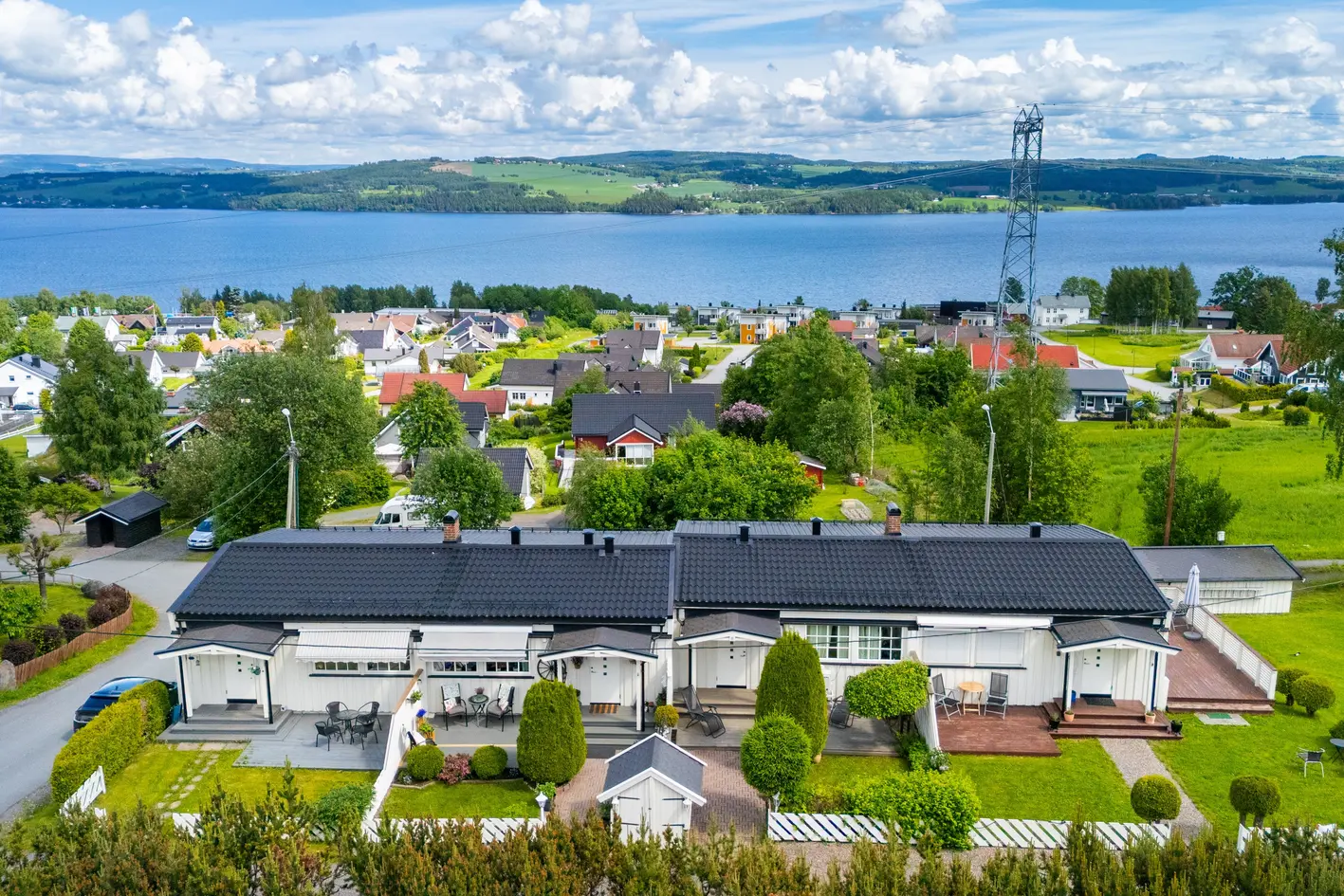 Koselig rekkehus på Vindingstad i veldrevet borettslag over to plan med fine uteplasser, 2 soverom og kjøkken fra 2015. - View 3