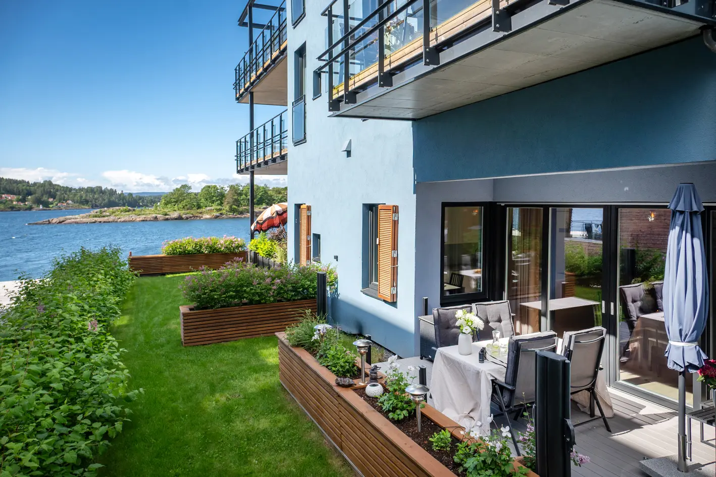 Nyere selveierleilighet på Sjøhagen brygge! Sjøen som nærmeste nabo. Takhøyde på nesten 3, 5 m.
 photo 4