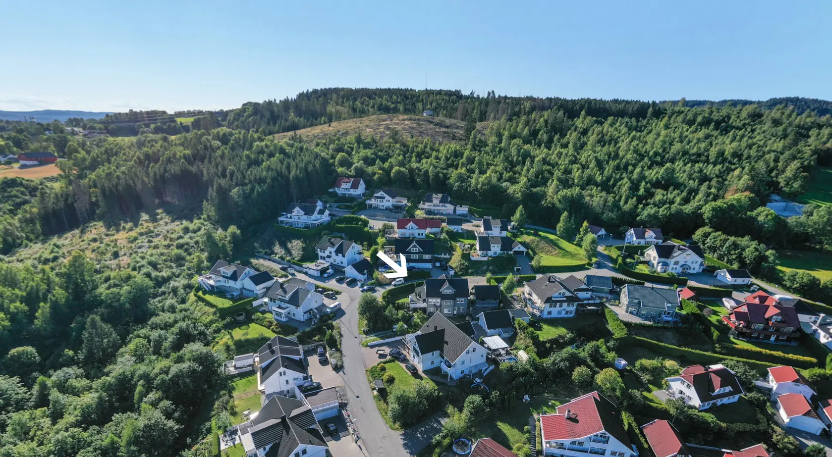 Stor & familievennlig enebolig med utleiedel | Solrikt & fantastisk utsikt | Dobbelgarasje m/ loft | Nær Oslo og Asker photo 3
