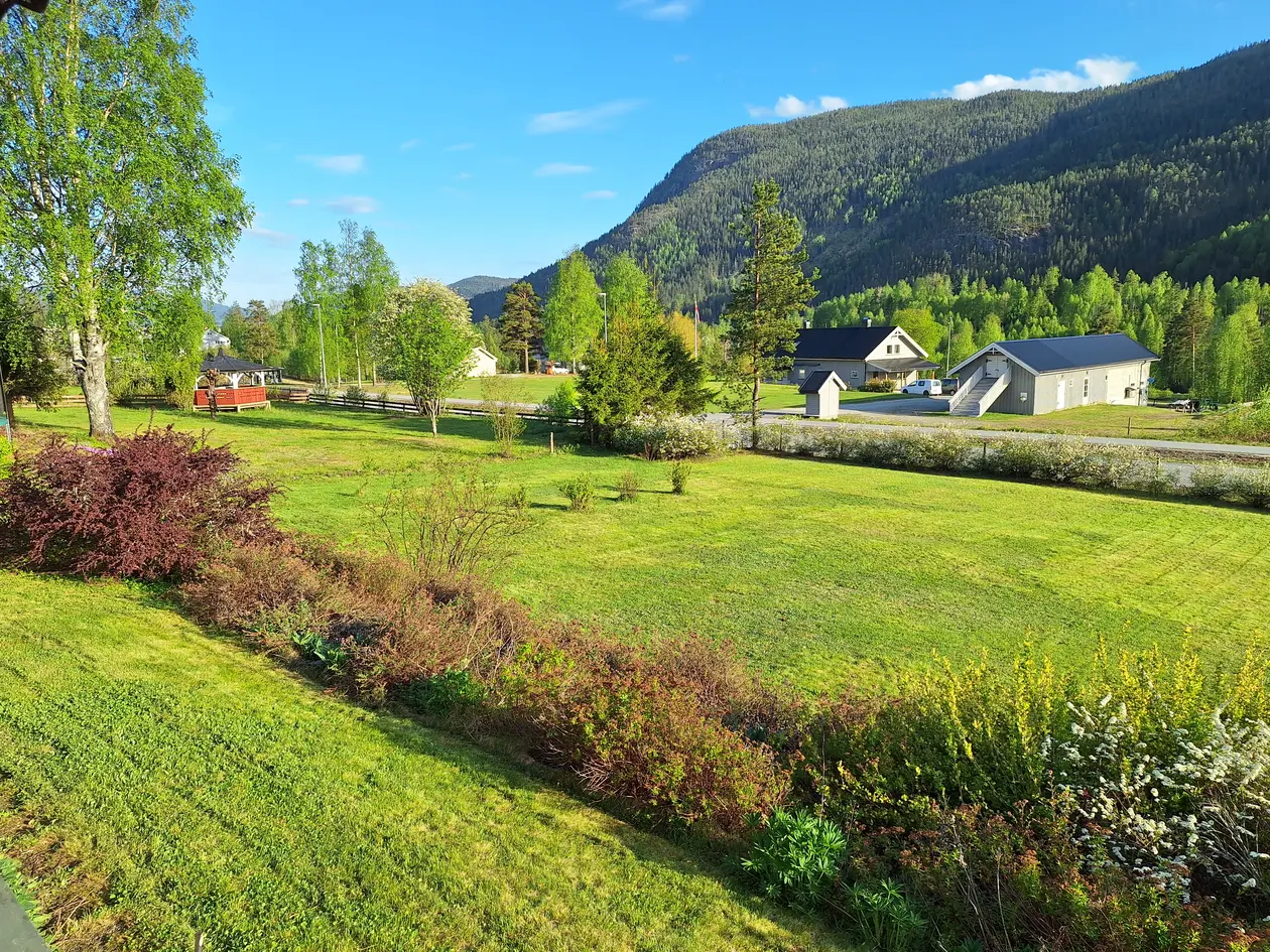 Koselig enebolig på flott opparbeidet tomt! Gode solforhold - Fin planløsning - Garasje. photo 3