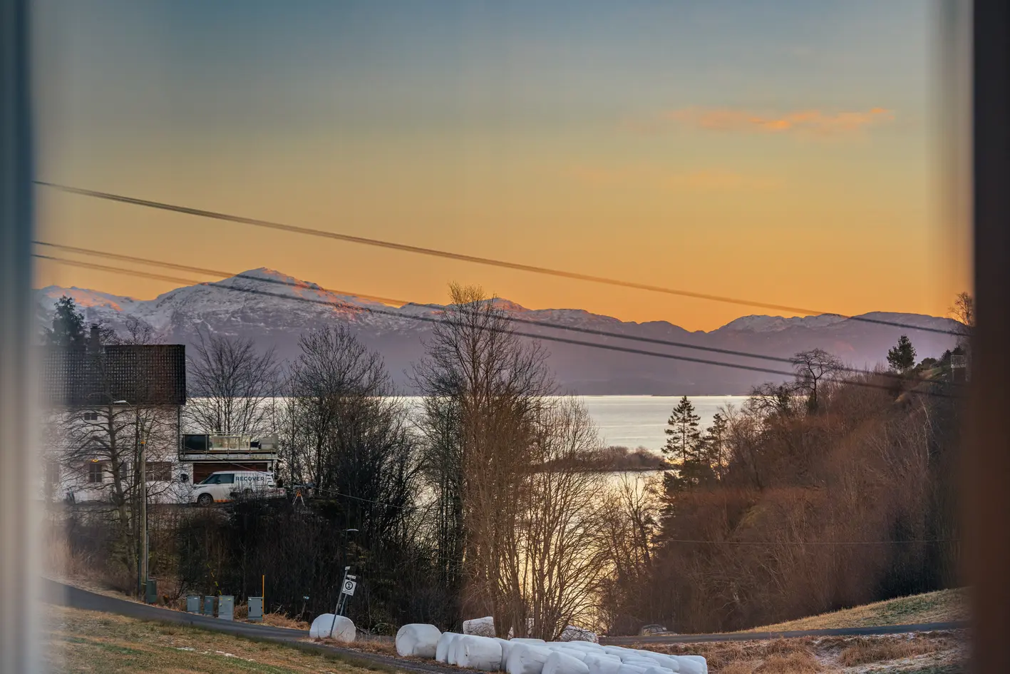 Stor og innholdsrik familiebolig  | dobbel garasje, solrik balkong og sentral beliggenhet photo 4