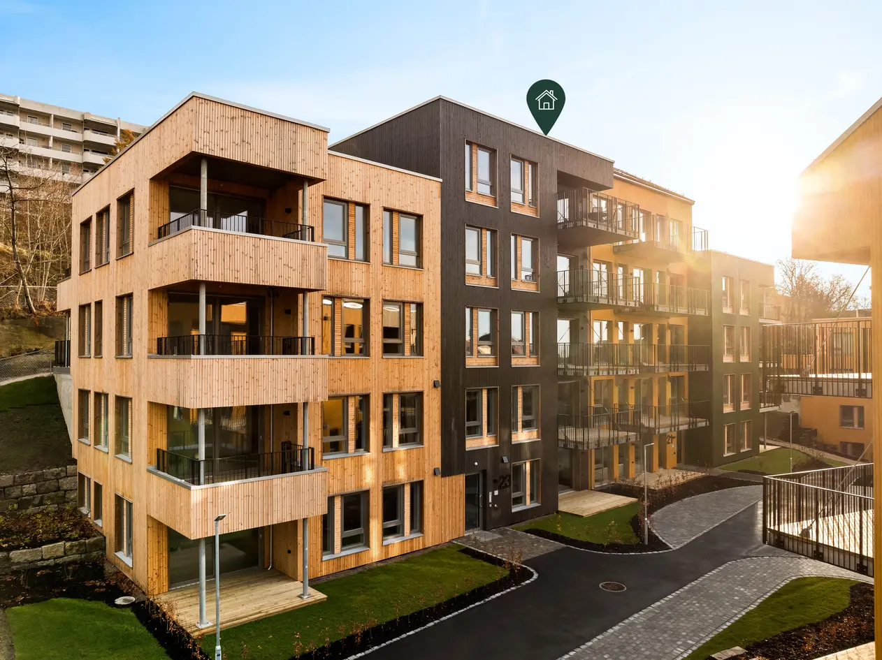Attraktiv toppleilighet i Fagerlia med 2 balkonger og nydelig utsikt over byen. Garasjeplass. Vannbåren varme. photo 2