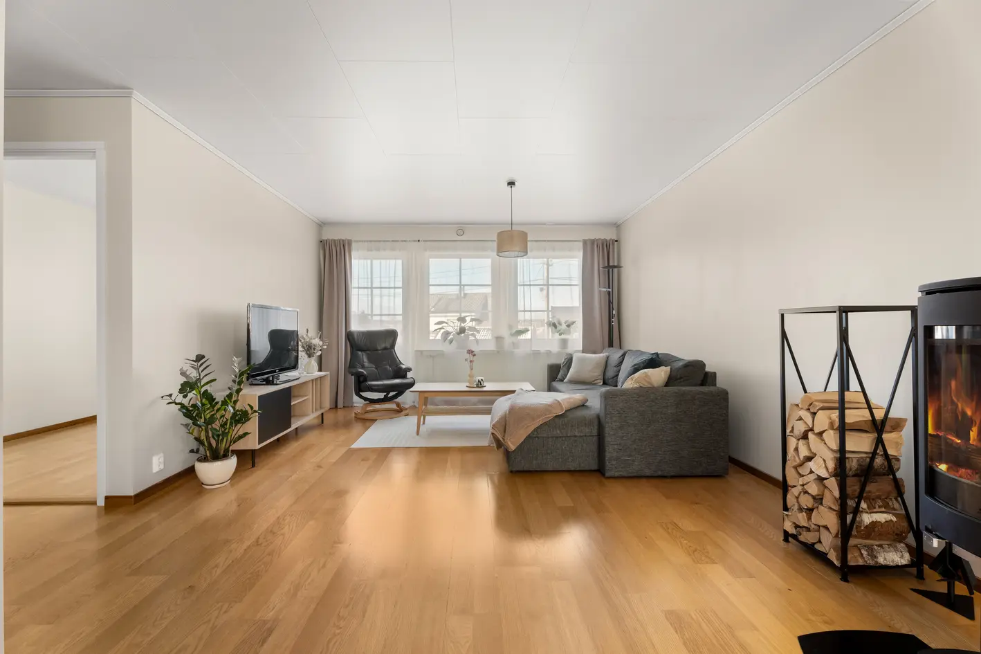 Enebolig med alt på ett plan | 3 sov | Pene opparbeidede uteområder | Sentralt mellom byene i et barnevennlig område!  photo 4