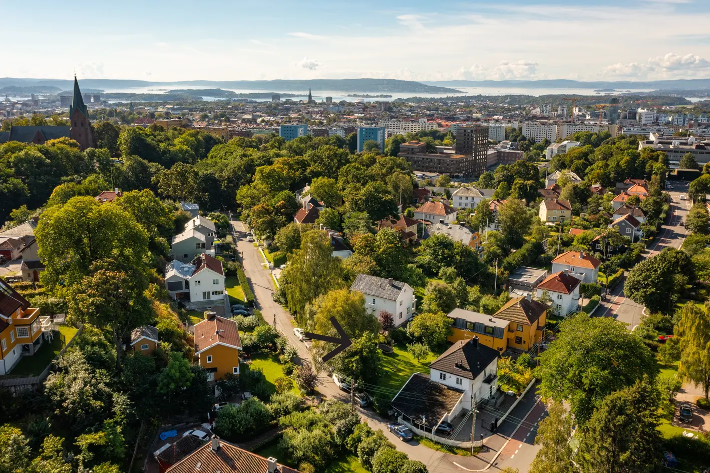 Tomt med rammetillatelse for oppføring av enebolig på 171kvm BRA - Vakker og idyllisk hage-Garasje og mulighet for hybel photo 2
