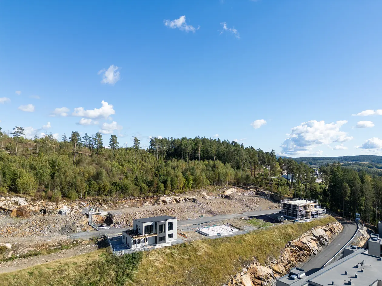 Opparbeidet tomt med flott utsikt over byen! Hjørnetomt nær natur og sentrum med gangavstand til alt.  photo 4