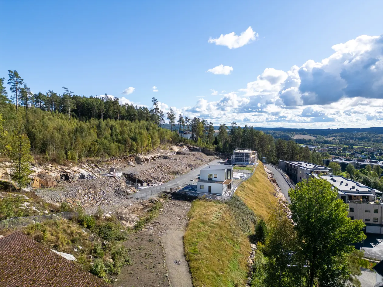Opparbeidet tomt med flott utsikt over byen! Hjørnetomt nær natur og sentrum med gangavstand til alt.  photo 2