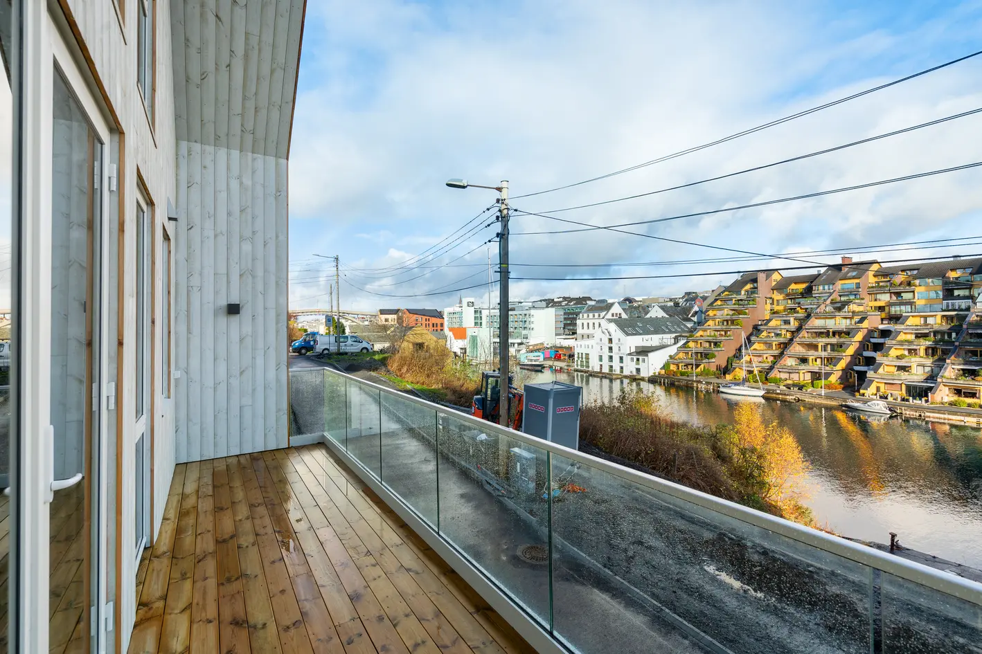Nyoppført og moderne rekkehus med fantastisk utsiktsbeliggenhet - Carport photo 2