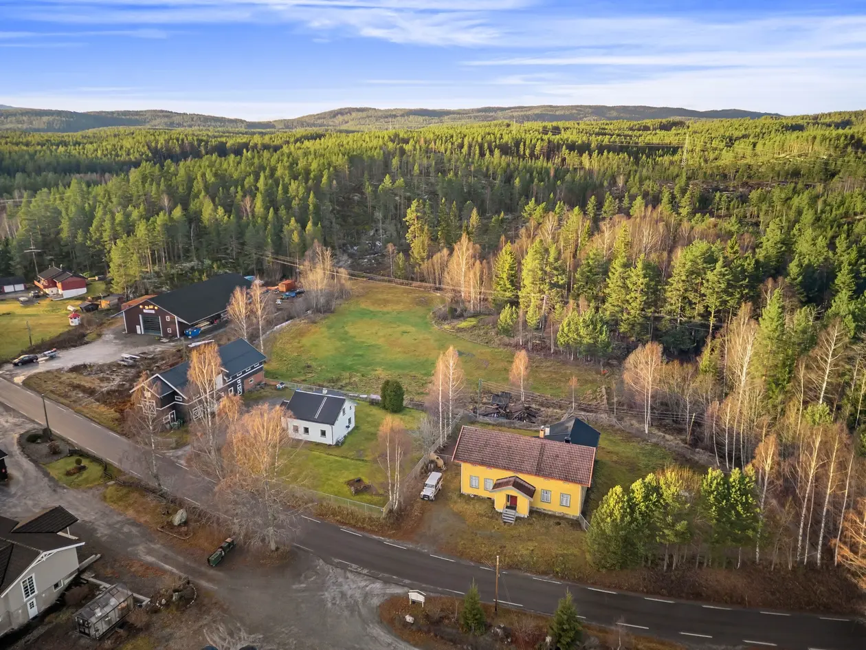 Enebolig med låve og ca 19 mål tomt. Landlig beliggenhet mellom Darbu og Kongsberg. Låve med lagringsplass. photo 3