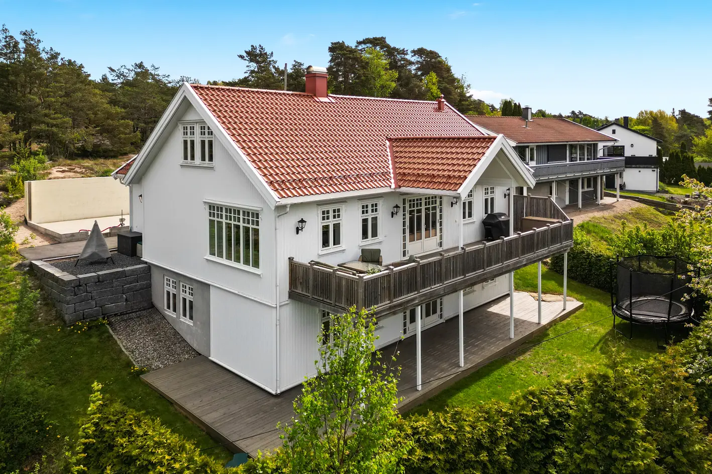 Perfekt familiehjem –Innholdsrikt kjøkken, flotte baderom, 5 soverom og utsikt du vil elske photo 3