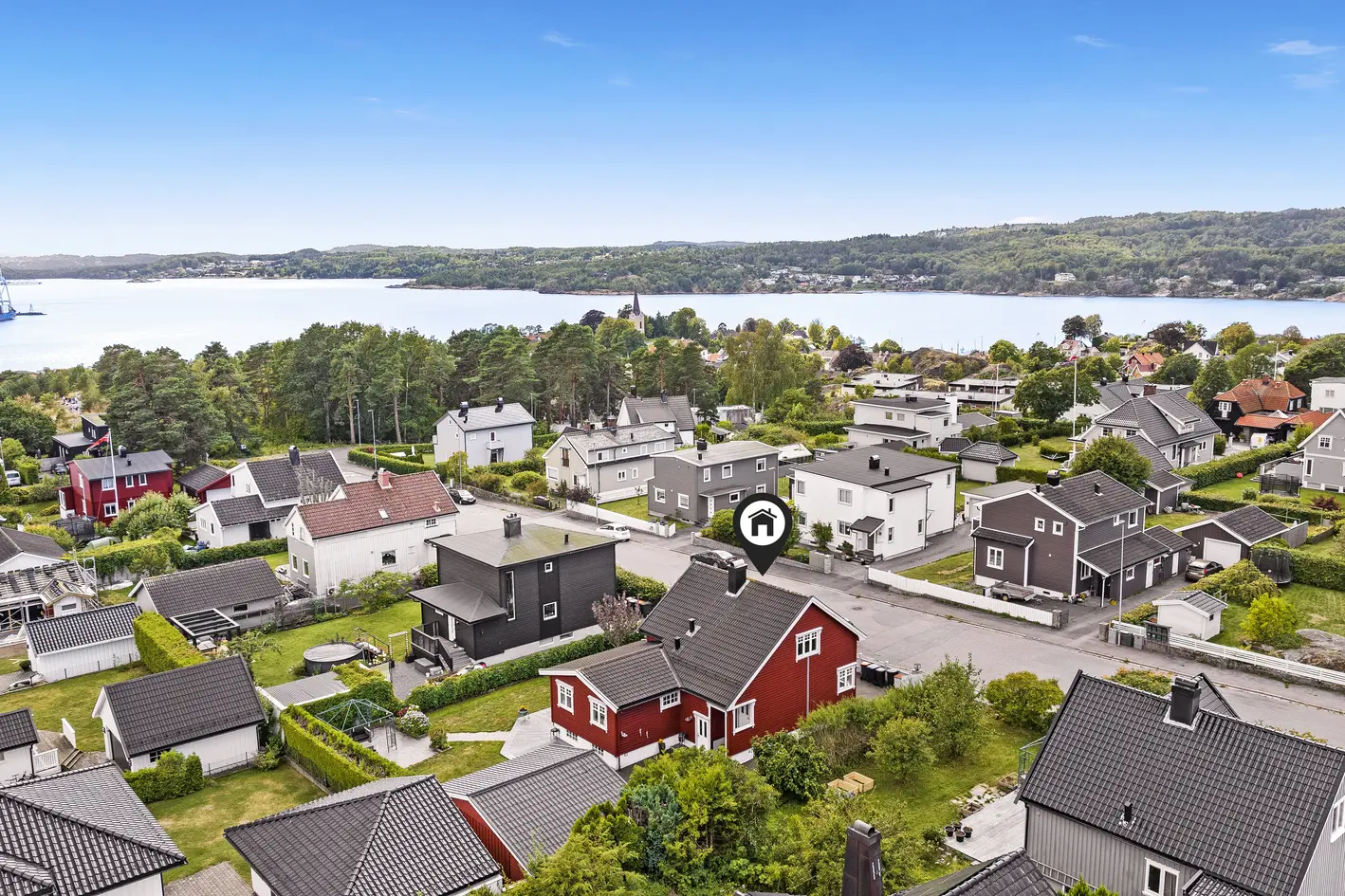 Flott enebolig med god standard beliggende i et attraktivt område – solrike uteplasser – romslig garasje photo 3