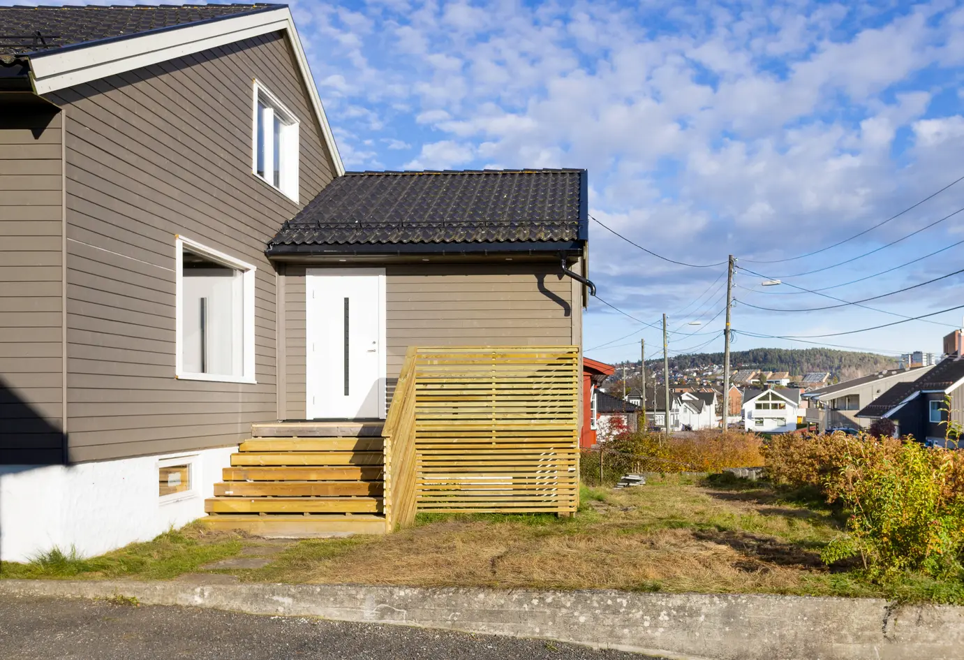 Innholdsrik og romslig enebolig | Oppusset siste årene | Totalt 5 soverom og 3 bad | Sentrumsnær beliggenhet | Garasje photo 4