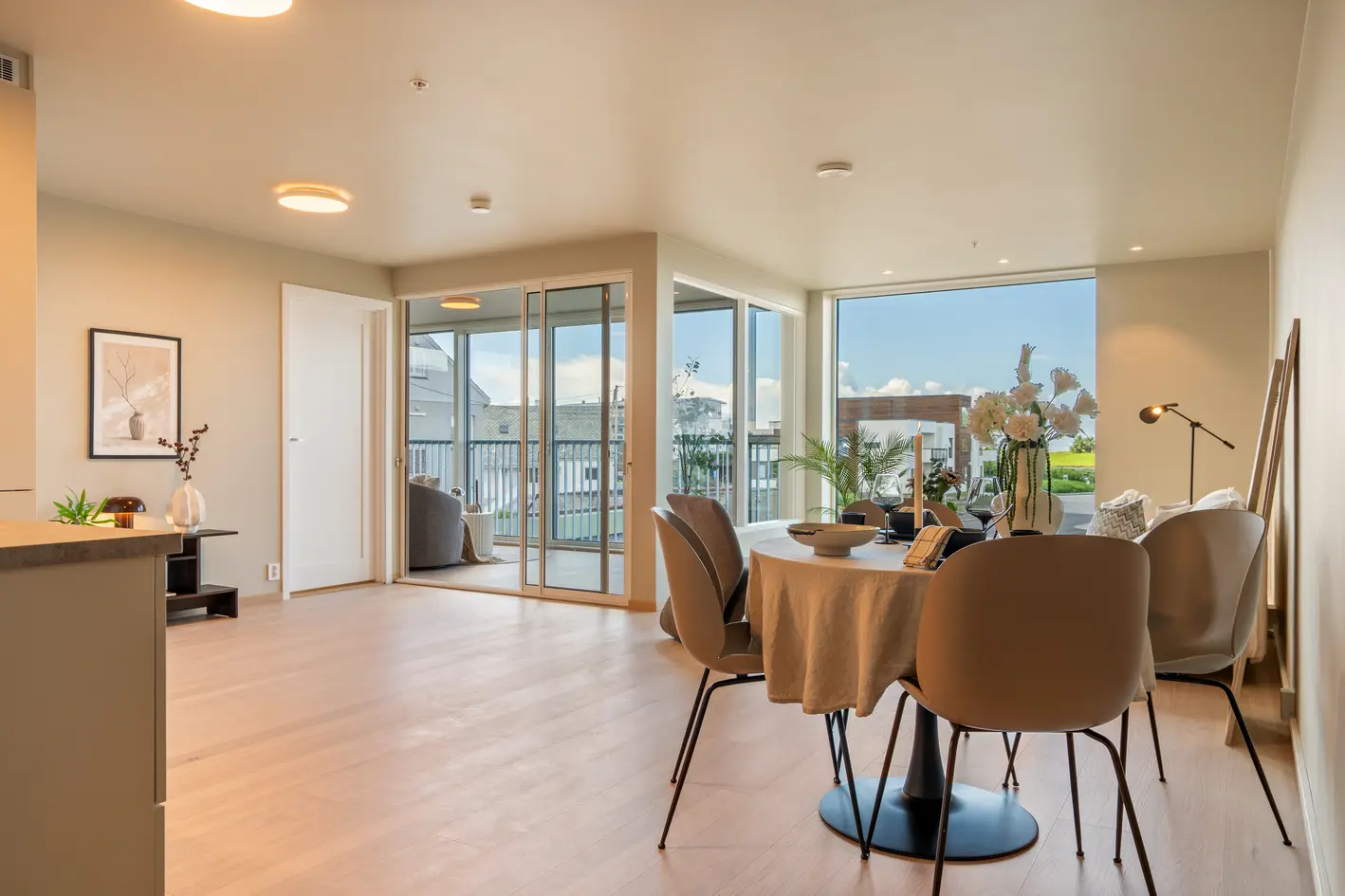 Lekker og ny leilighet i 2. etasje med innglasset balkong på 13,2 m2 - Vannbåren gulvvarme photo 3