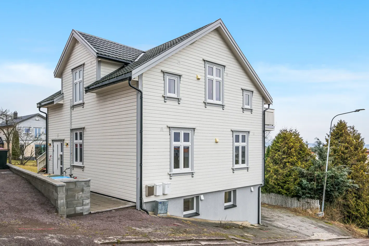 VISN. TIRSDAG: Pen , sentrumsnær eierleilghet i 1. etg. i tre-mannsbolig i en rolig gate. 2 soverom. Lave fellesutgifter photo 5