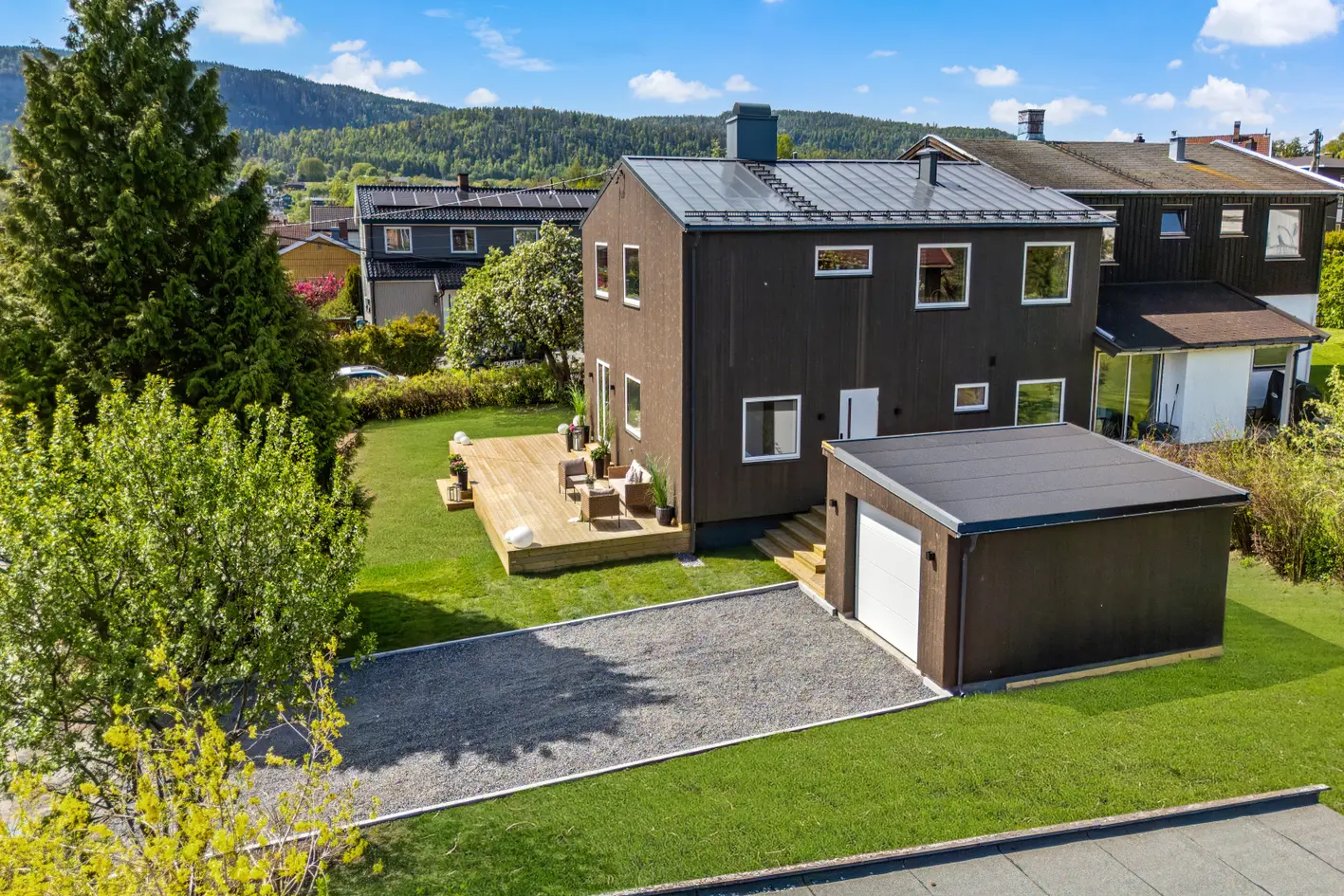 Totaloppusset, innholdsrik & kjedet enebolig med høy standard | Solrike uteplasser og stor hage | Garasje | Barnevennlig photo 3