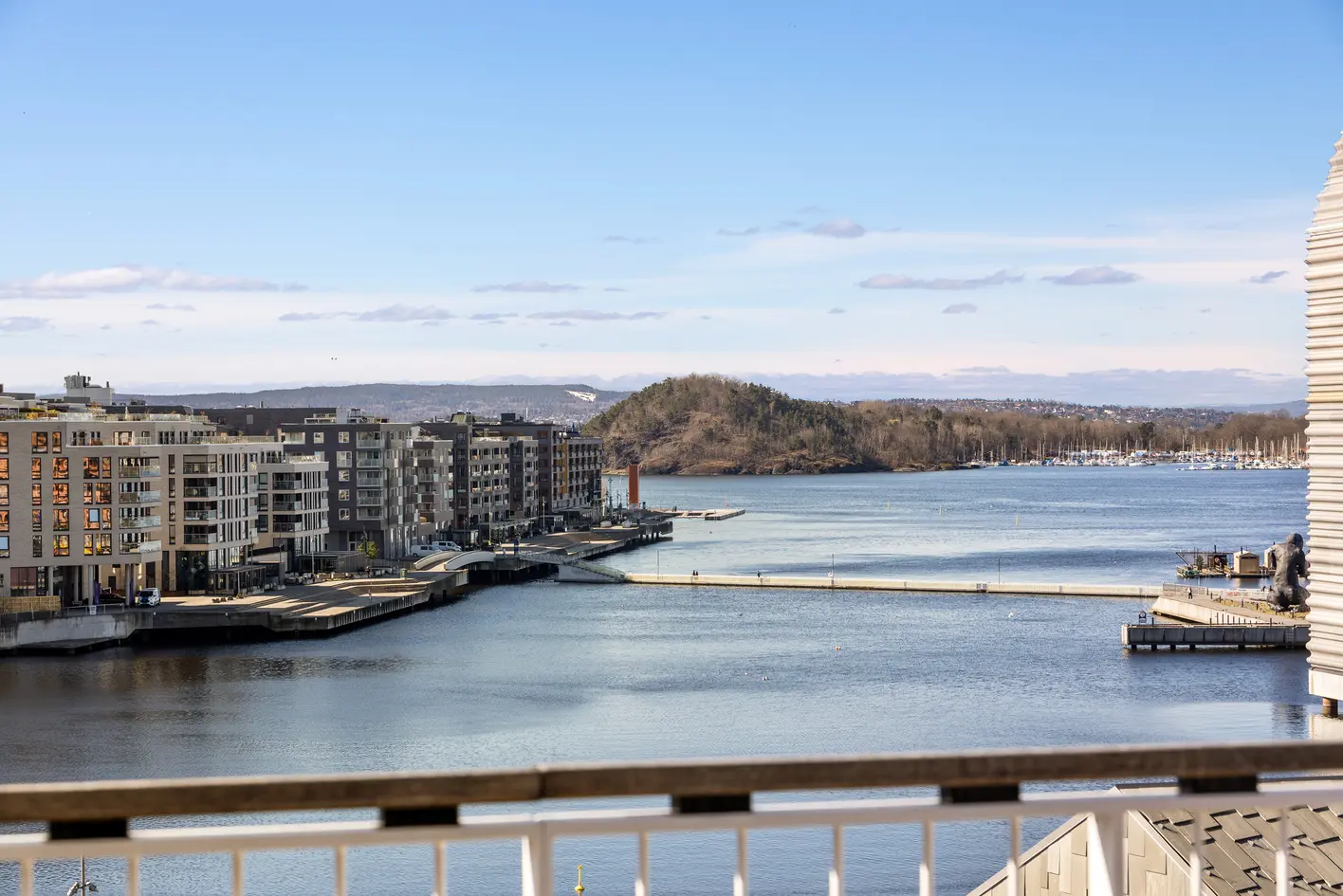 Særdeles tiltalende toppleilighet med fantastisk fjordutsikt, høy standard og solrik balkong. Garasjeplass* photo 3