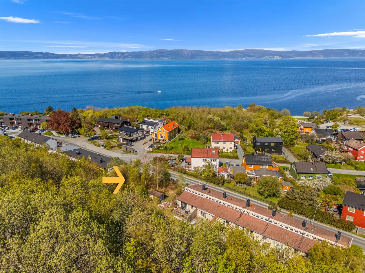 Solrik tomt i et etablert boligområde på Lade. Fantastisk utsikt mot Trondheimsfjorden., trondheim