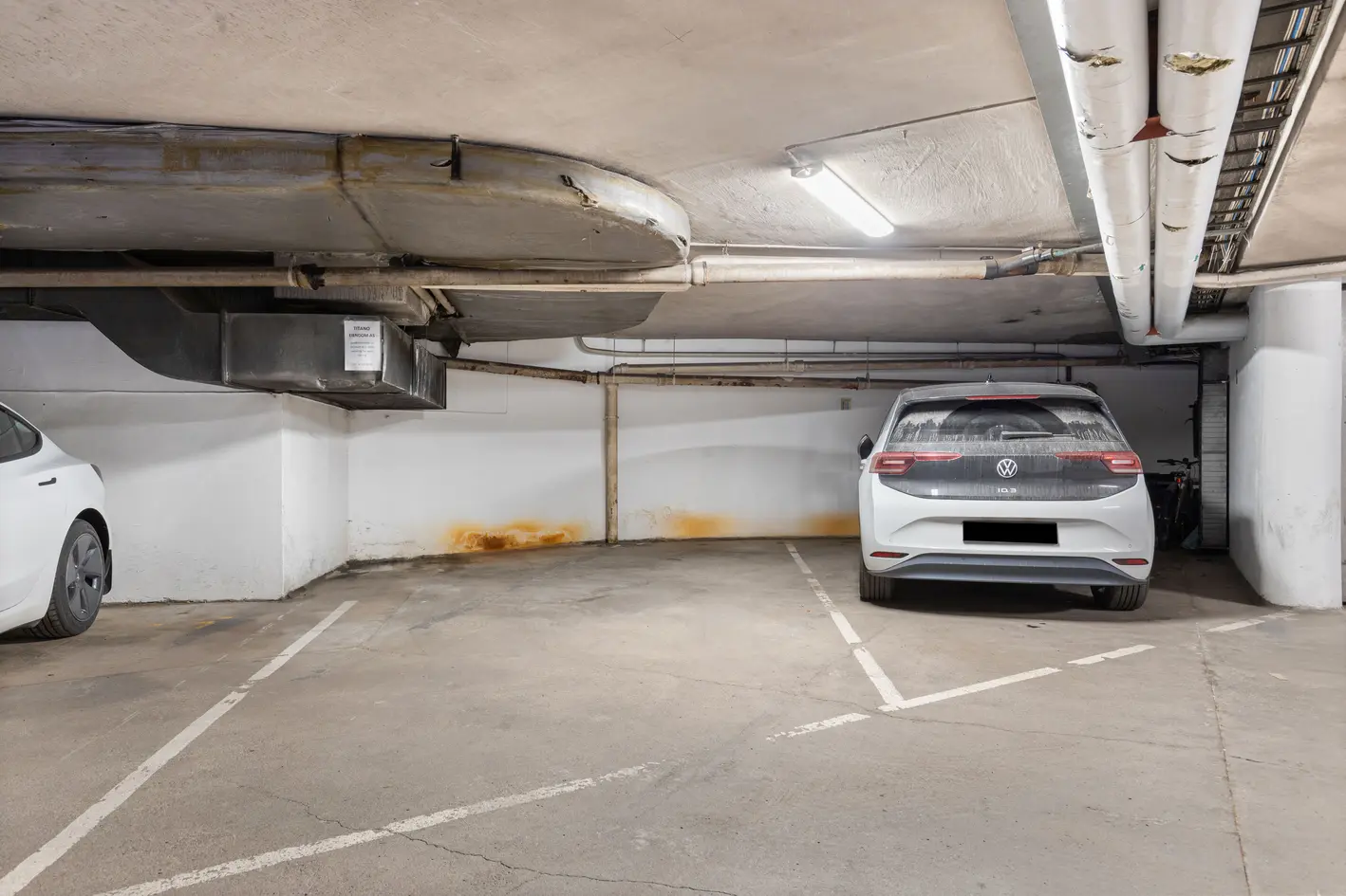 Stor garasjeplass i lukket anlegg selges! Sentral beliggenhet - Lave felleskostnader