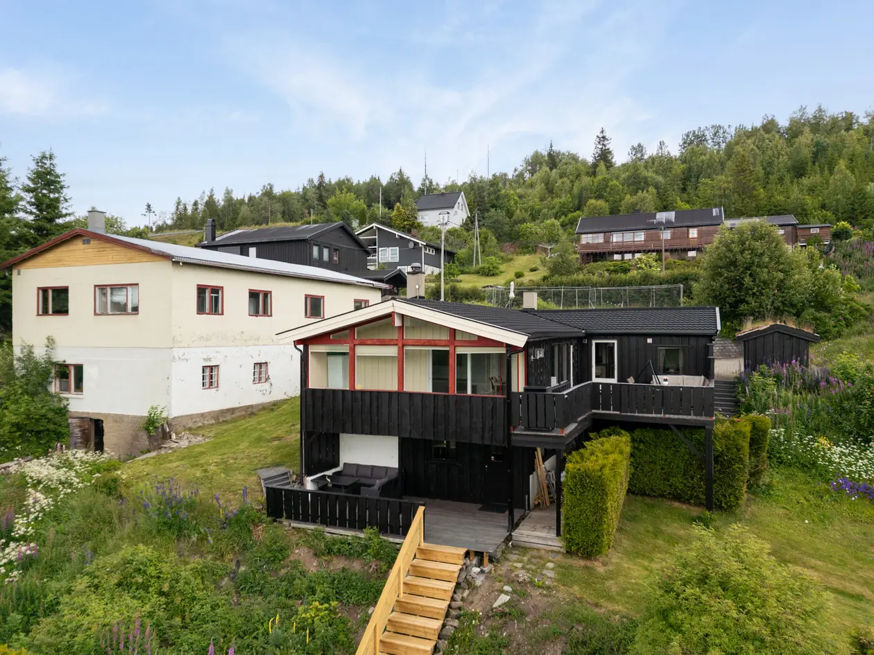 Sjarmerende enebolig med anneks, badstue og store uteplasser - perfekt for familieliv, kos og hygge! photo 3