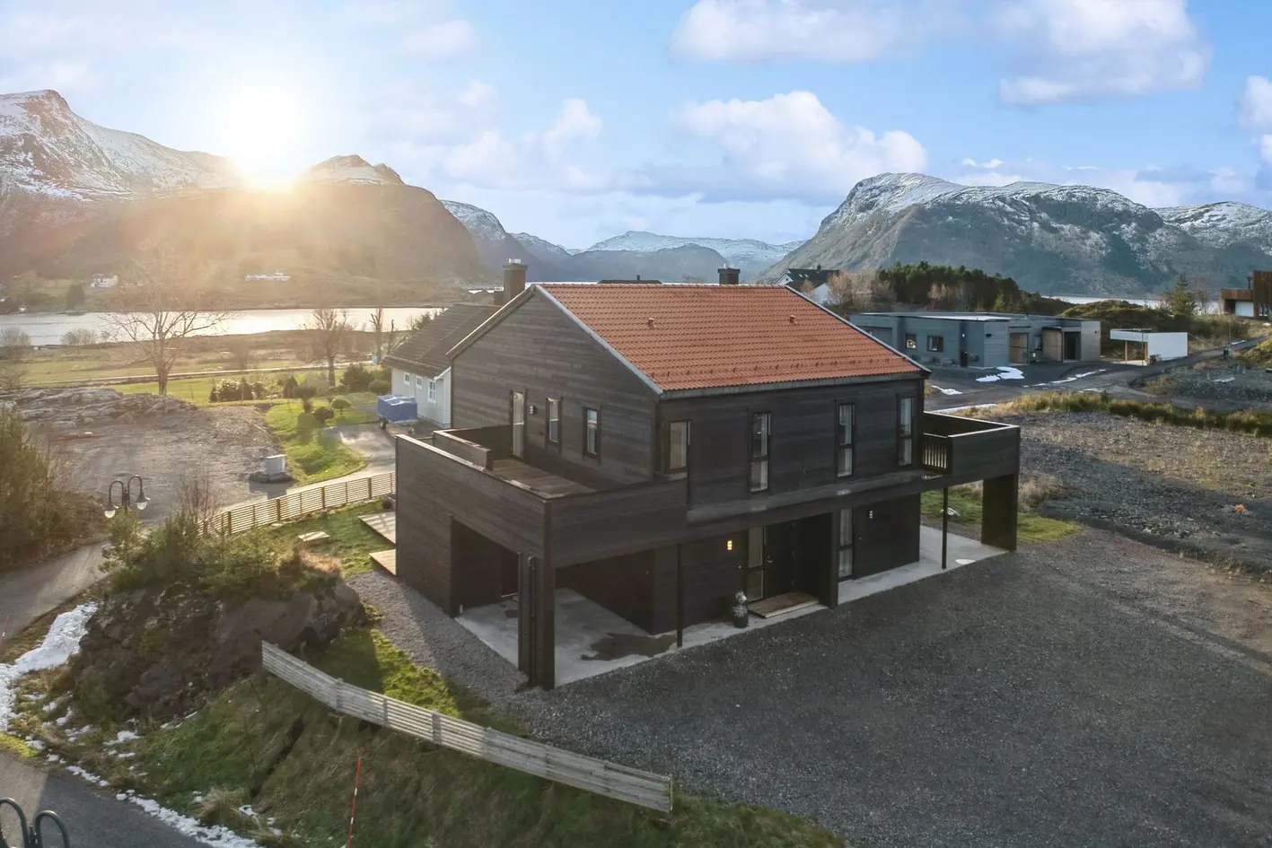 Selje – Moderne familiebolig fra 2024 med fin sjøutsikt og god planløsning! - View 4