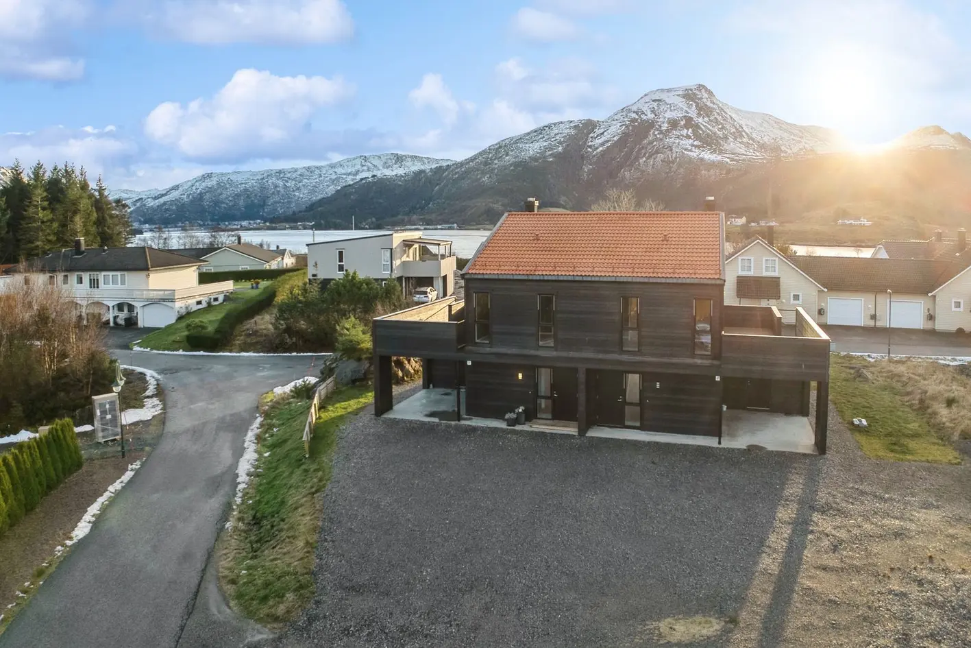Selje – Moderne familiebolig fra 2024 med fin sjøutsikt og god planløsning! - View 5