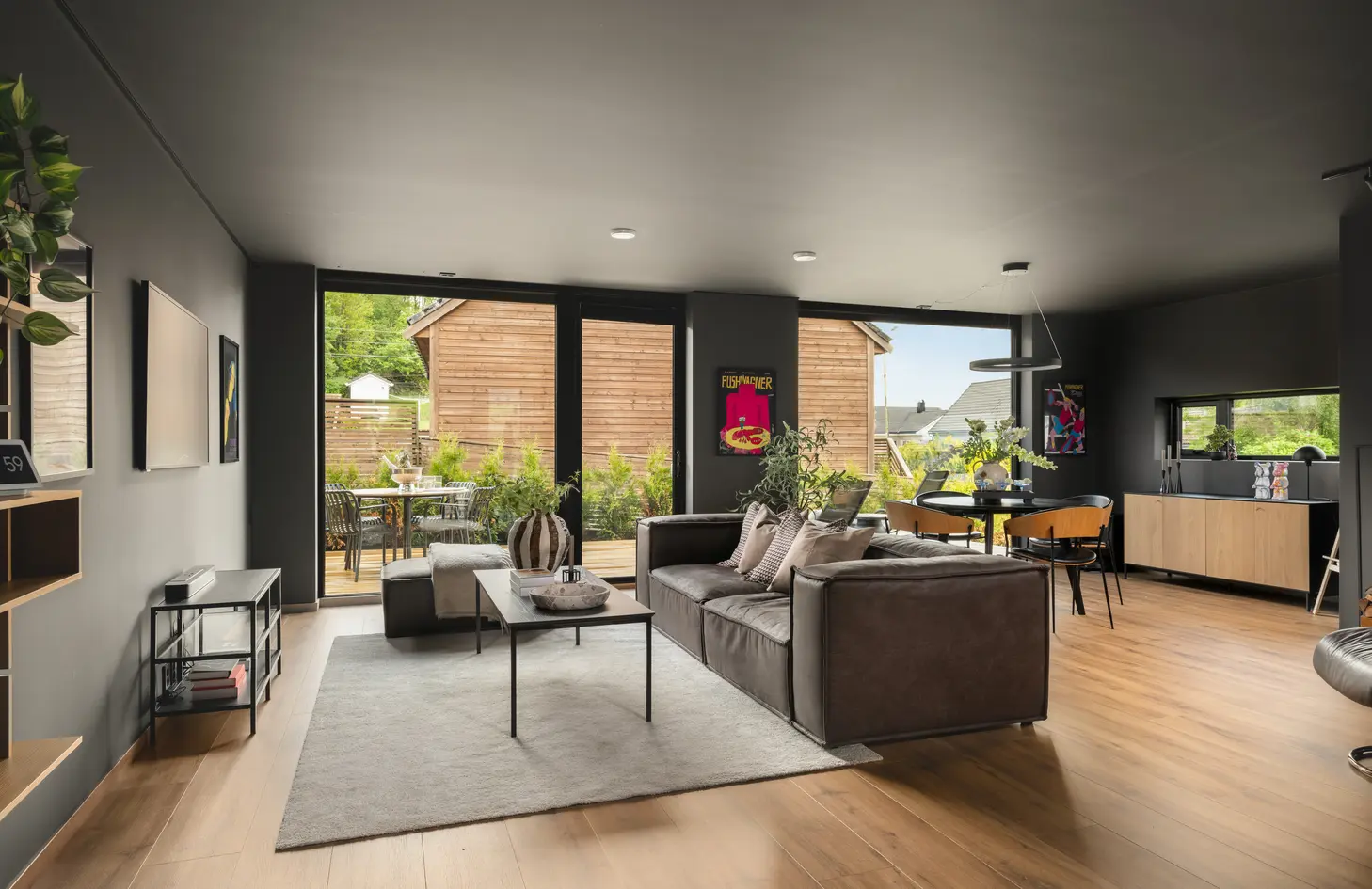 Lekker endebolig med påkostede løsninger | 2 bad og 3 soverom | Terrasse på begge plan og flott uteområde | Carport  photo 2