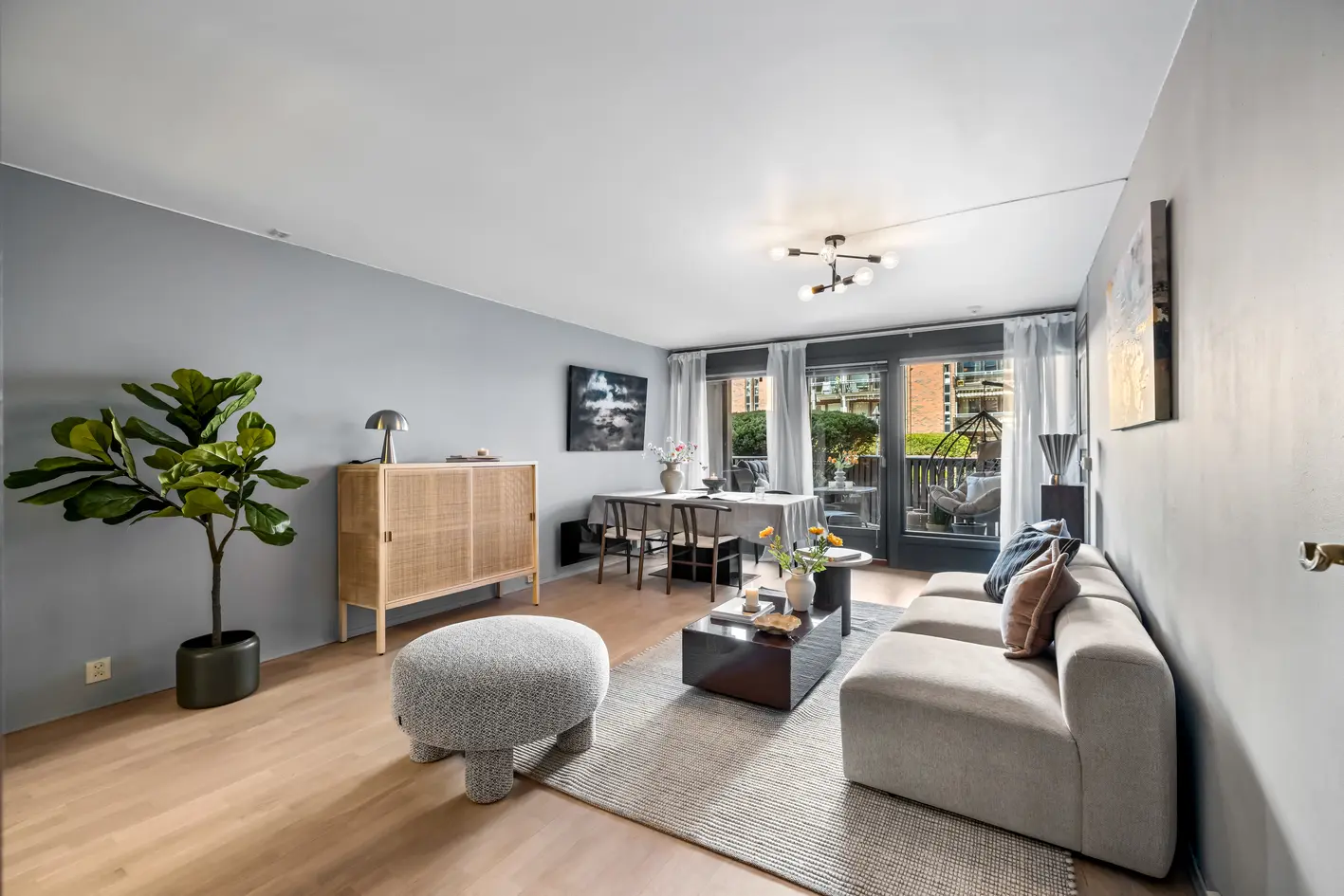 Innbydende og lekker 2-roms selveier| Herlig terrasse på 13 m²| Bad fra 2025 I Lave felleskost| Attraktiv beliggenhet! 