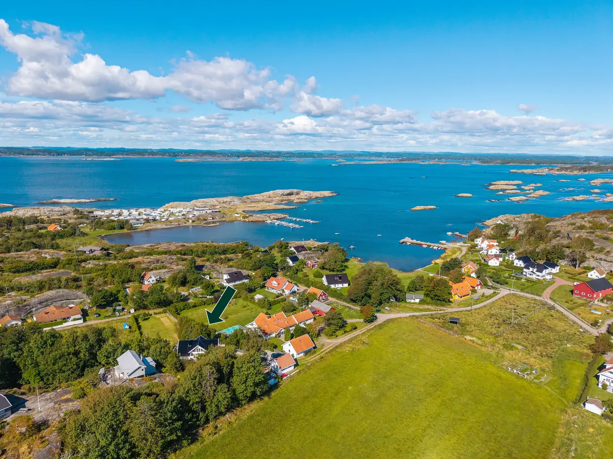 Sjønær eiendom på stor, solfylt tomt med sjøutsikt. Garasje. Ideel andel av strandparsell, brygge og 1 båtplass photo 3
