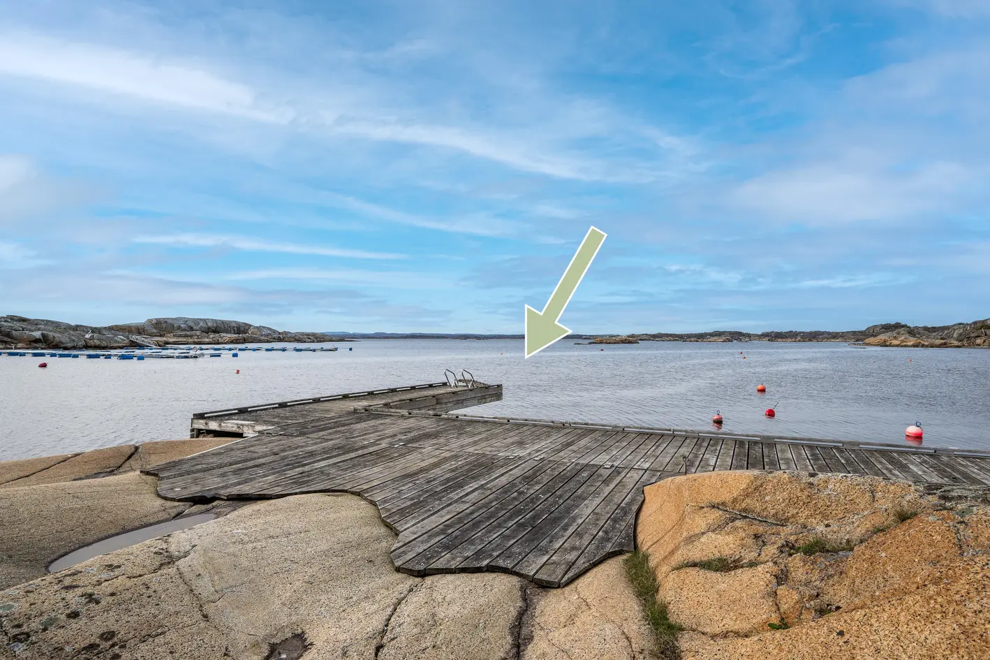 Sjønær eiendom på stor, solfylt tomt med sjøutsikt. Garasje. Ideel andel av strandparsell, brygge og 1 båtplass photo 5