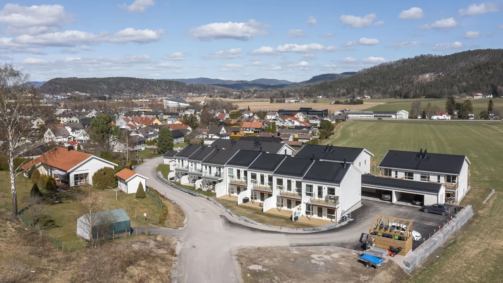 Sentrumsnær og ny flott leilighet med landlig beliggenhet. 3 soverom, peis, gangavstand til Porsgrunn sentrum. photo 2