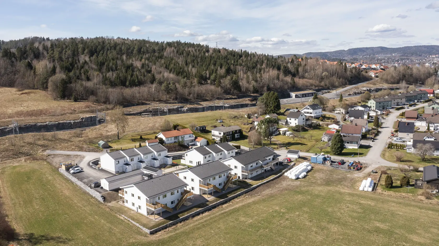 Sentrumsnær og ny flott leilighet med landlig beliggenhet. 3 soverom, peis, gangavstand til Porsgrunn sentrum. photo 4