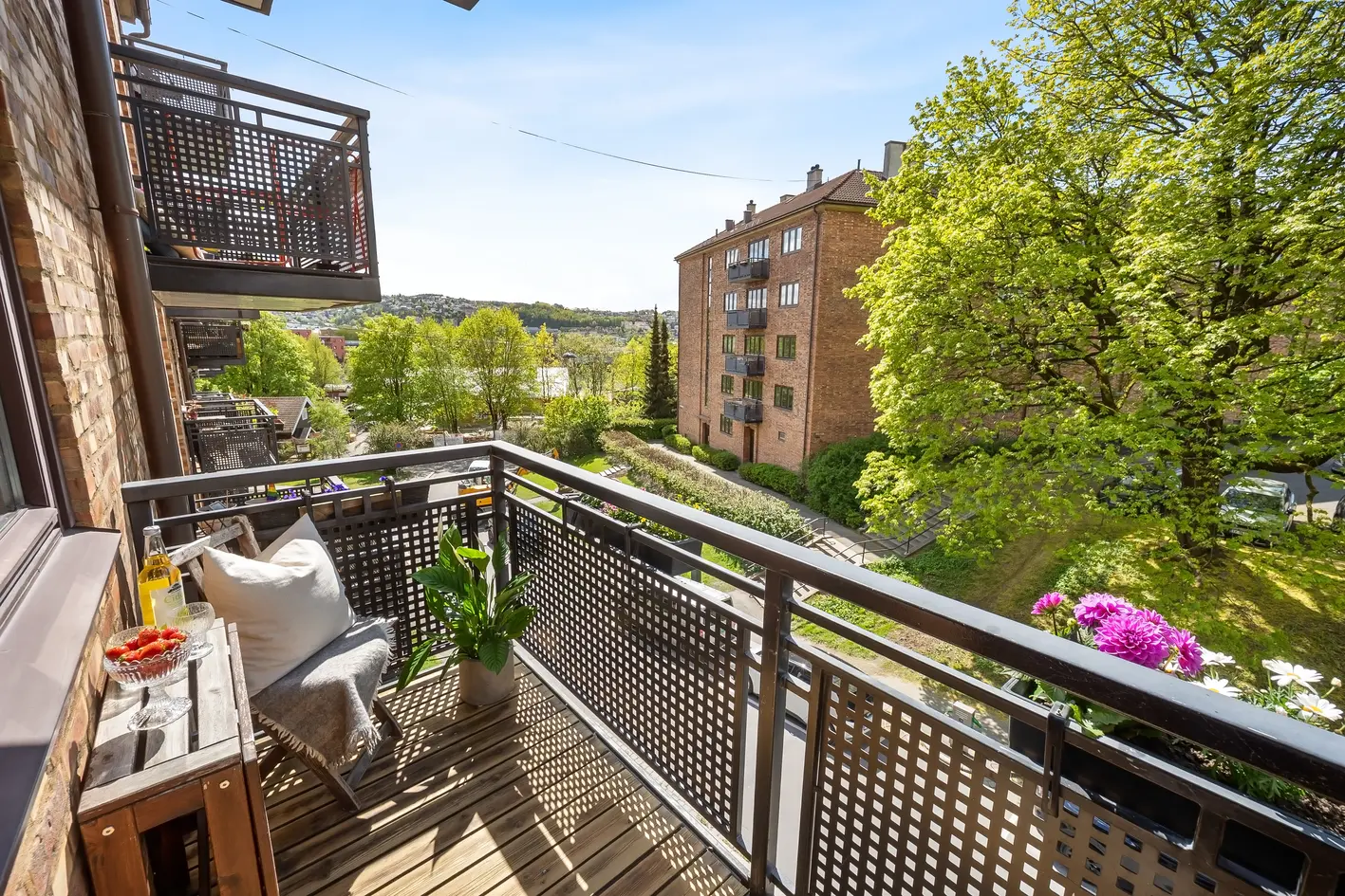 Lekker og sjelfull 3-roms med solrik sørvestvendt balkong - Peis - God planløsning - Flott utsikt - Usjenert, oslo