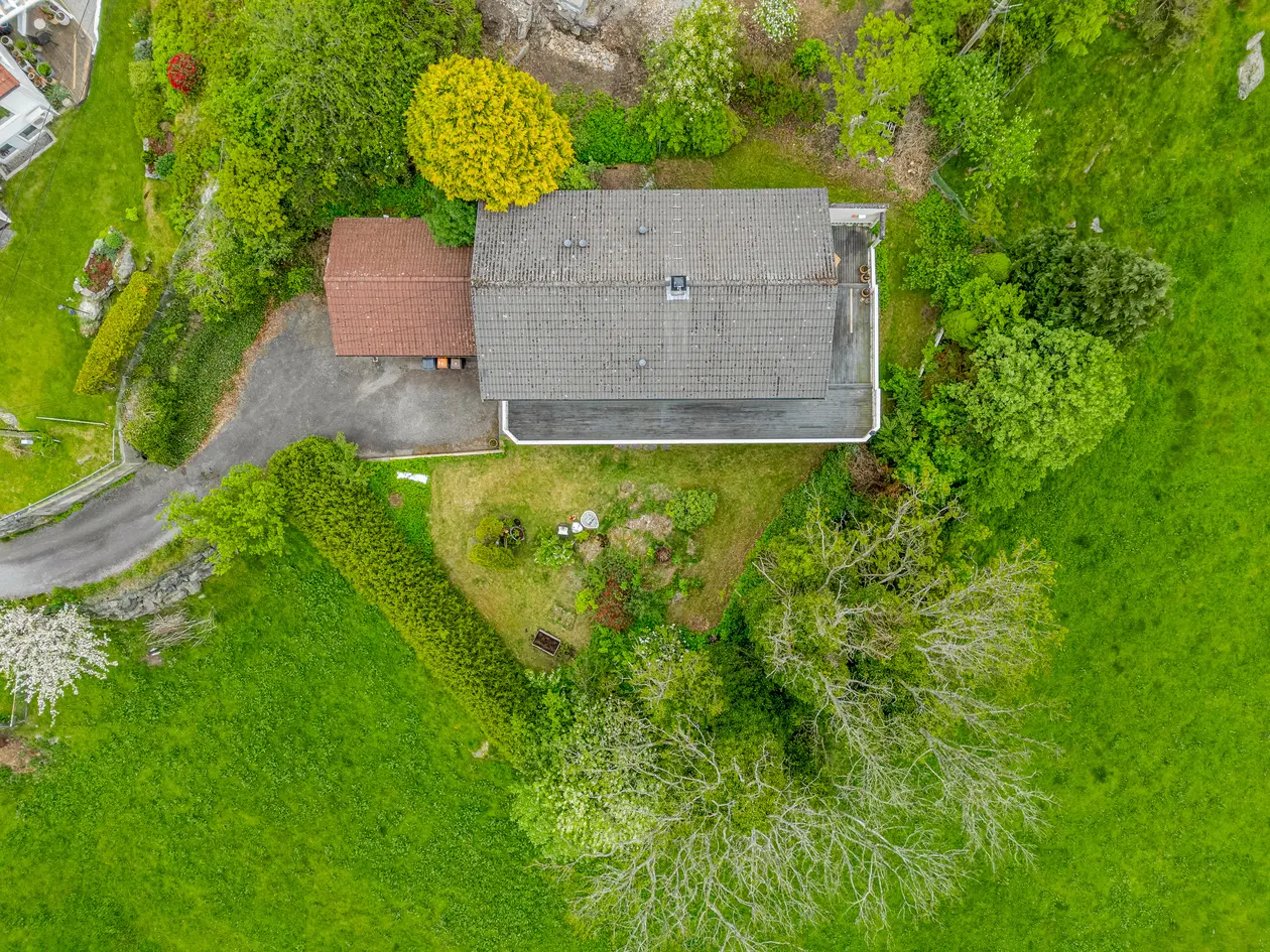 Innholdsrik enebolig med garasje og stor hage. Fin og usjenert beliggenhet, sentralt i Mosterhamn. photo 4