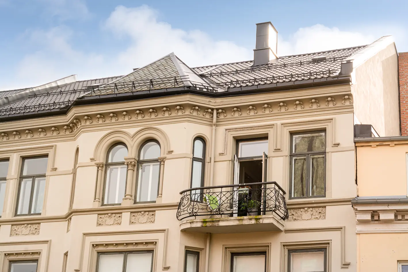 Herskapelig toppleilighet med vid utsikt i stille gate | Oppusset 2024 med bevarte detaljer | 2 balkonger | 2 ildsteder photo 5