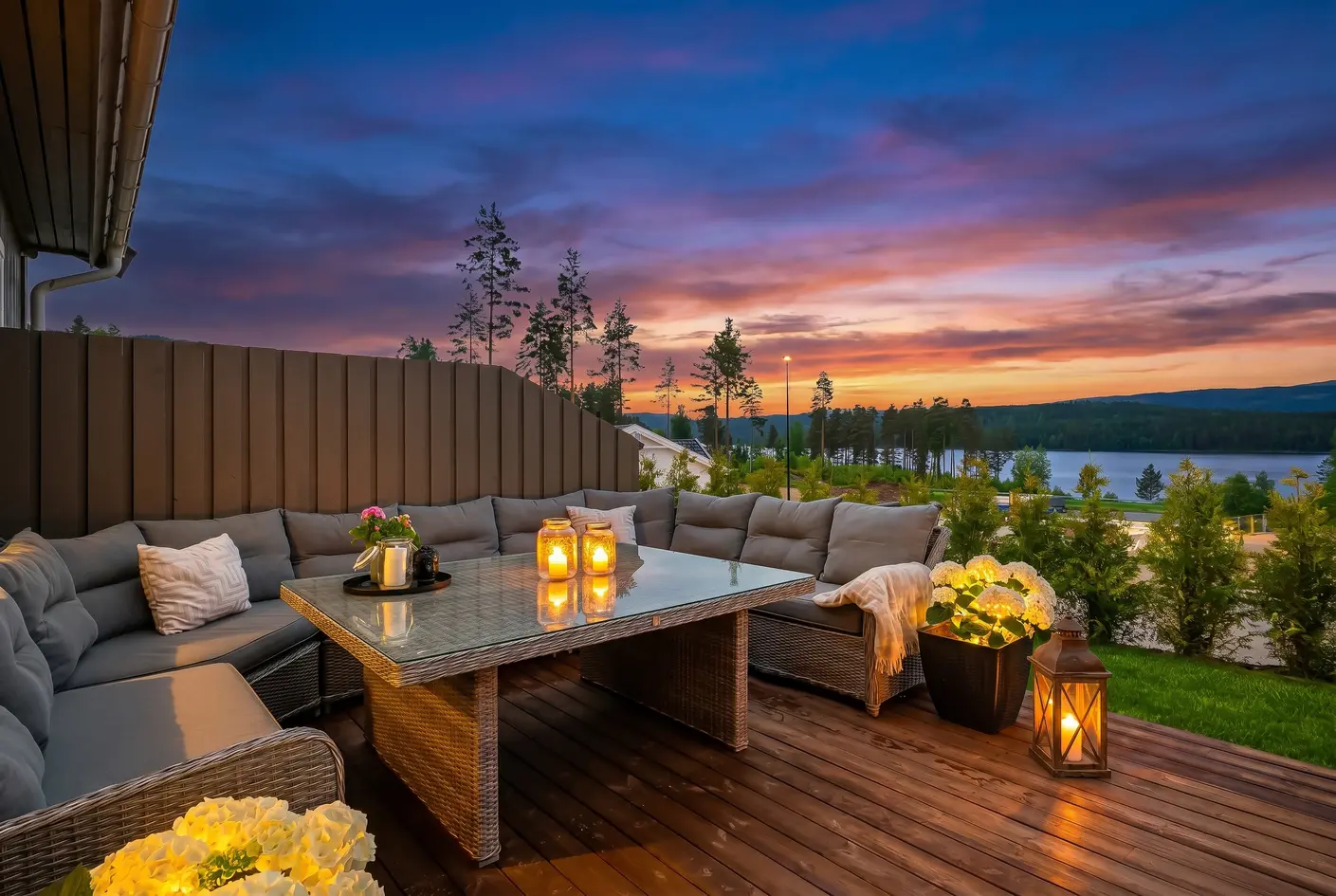 Nyere enebolig med alt på ett plan (130m²). Fantastisk utsikt mot Harestuvannet. Vestvendte uteplasser & garasje m/lader photo 3