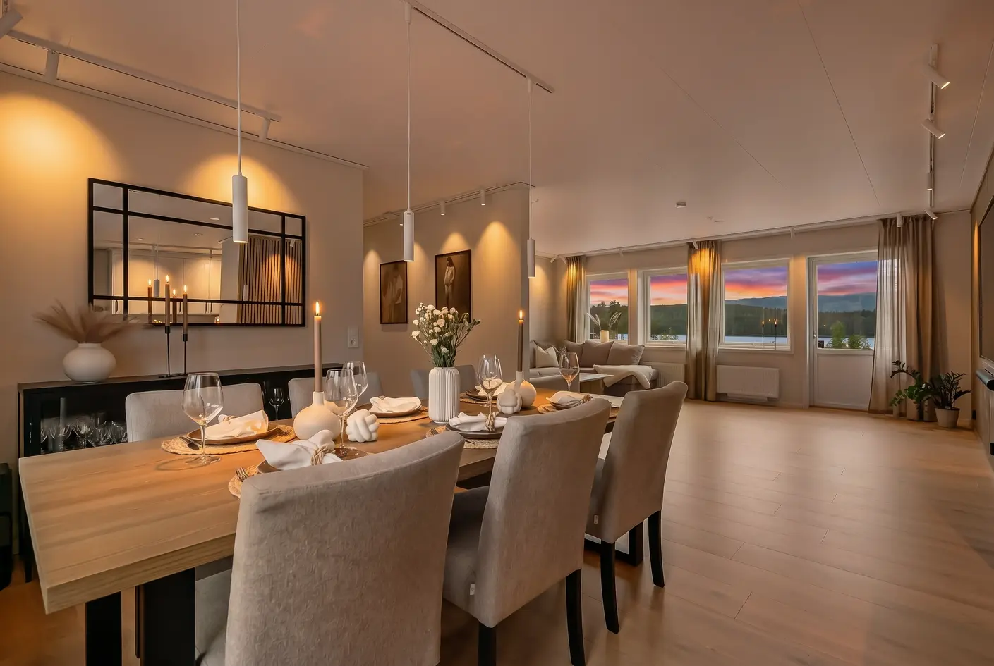 Nyere enebolig med alt på ett plan (130m²). Fantastisk utsikt mot Harestuvannet. Vestvendte uteplasser & garasje m/lader photo 2