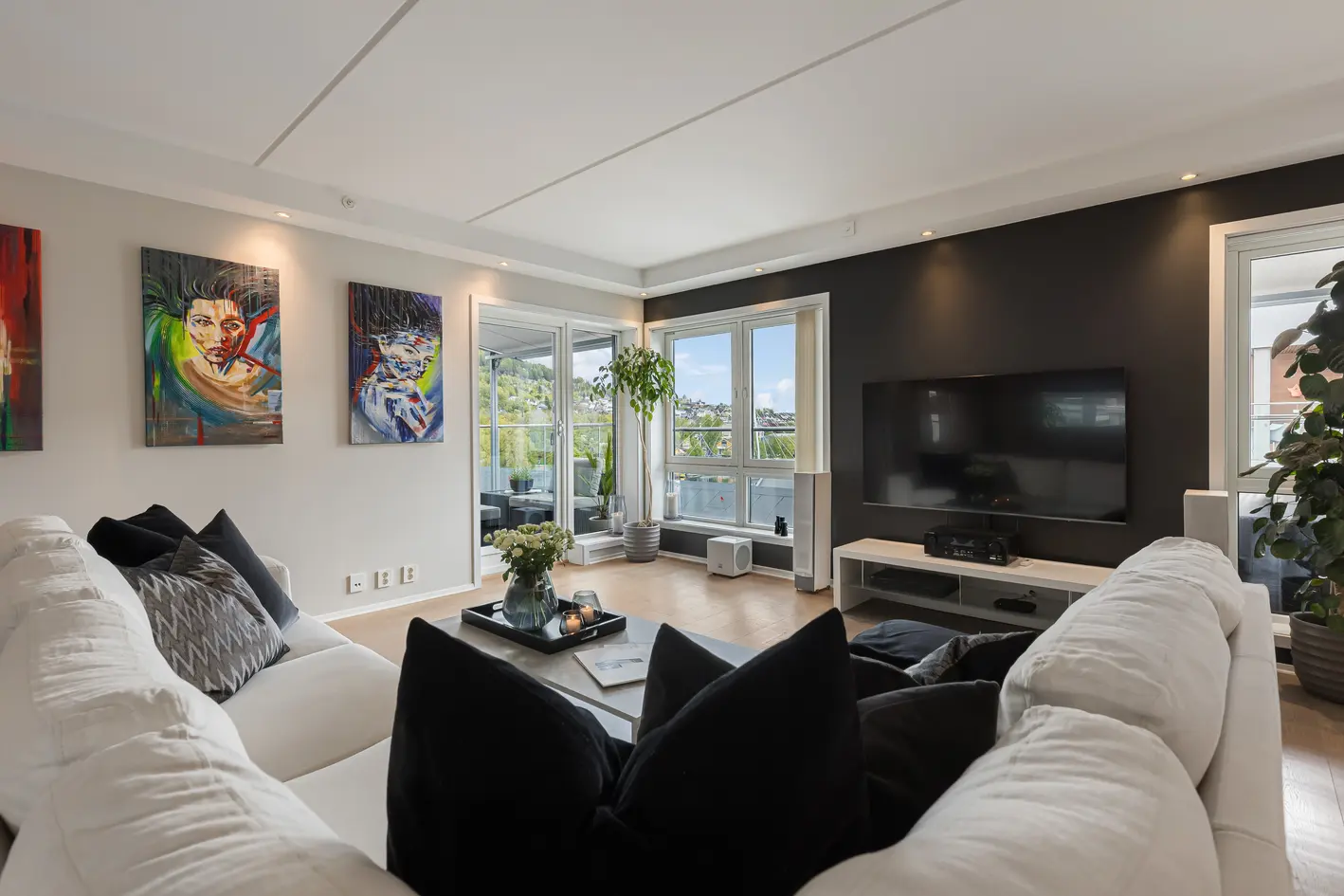 Eksklusiv toppleilighet med panoramautsikt over Drammenselva | 2 balkonger, stor terrasse og parkeringsmulighet | 3 sov  photo 4