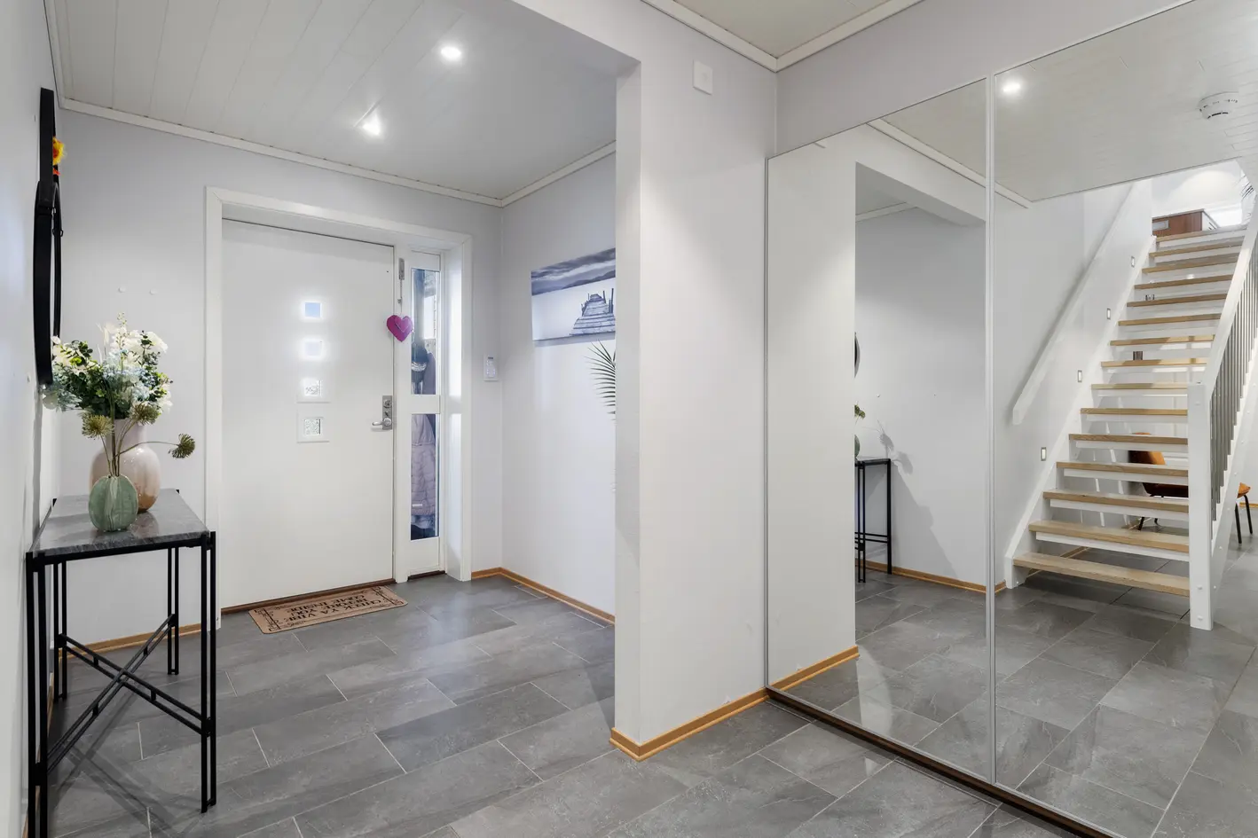 Øvre Berg - Innholdsrik familiebolig fra 2013 -  4 soverom og 2 stuer - Dobbelgarasje fra 2015 - Skjermet uteområde photo 5