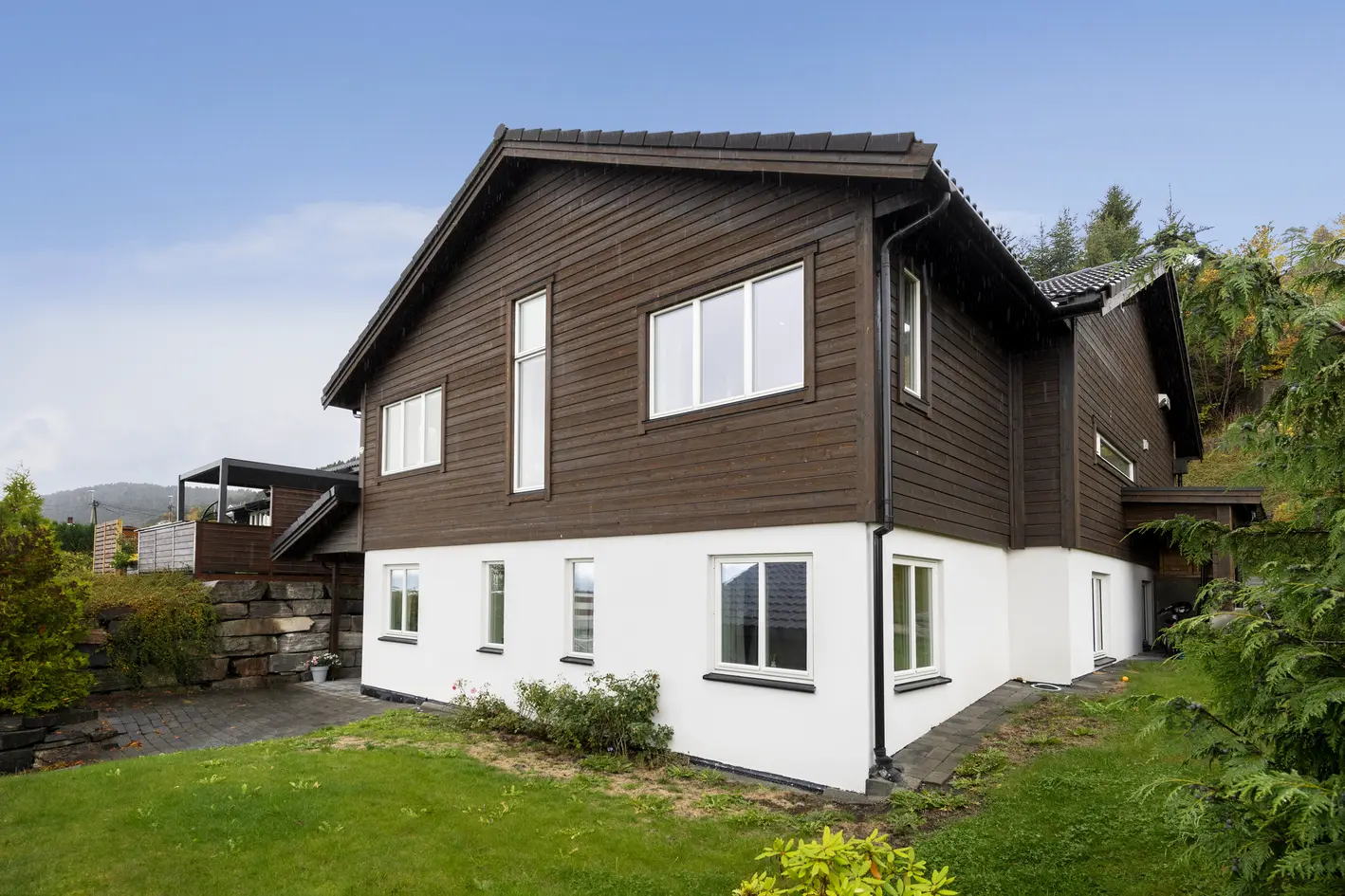 Øvre Berg - Innholdsrik familiebolig fra 2013 -  4 soverom og 2 stuer - Dobbelgarasje fra 2015 - Skjermet uteområde