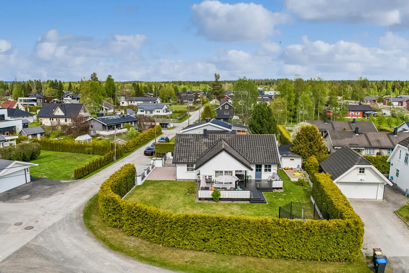 Flott familiebolig på Hanstad med 4 soverom, flere oppholdsrom, stor hage og garasje. Nær skole og barnehage. photo 2