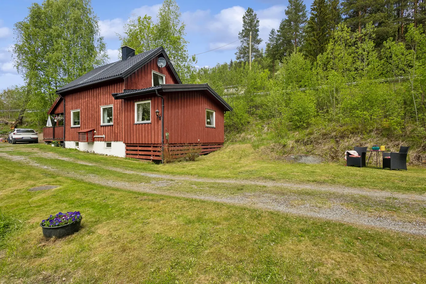Hyggelig enebolig på Leira med fin og opparbeidet tomt! Kort avstand til Leira sentrum. photo 2