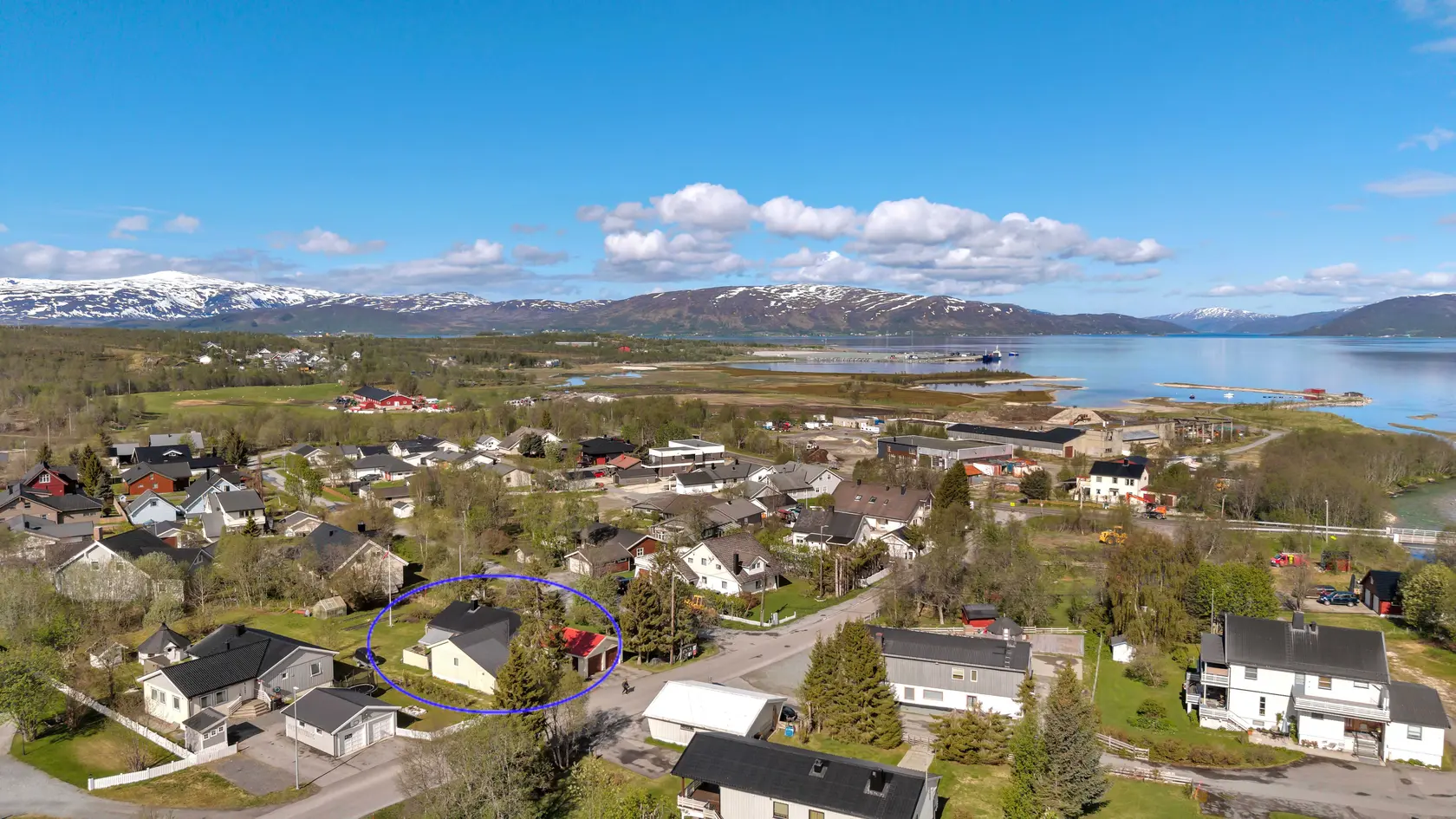 Enebolig på stor hjørnetomt | Dobbelgarasje | Utleie | Barnevennlig område med gode solforhold! photo 2