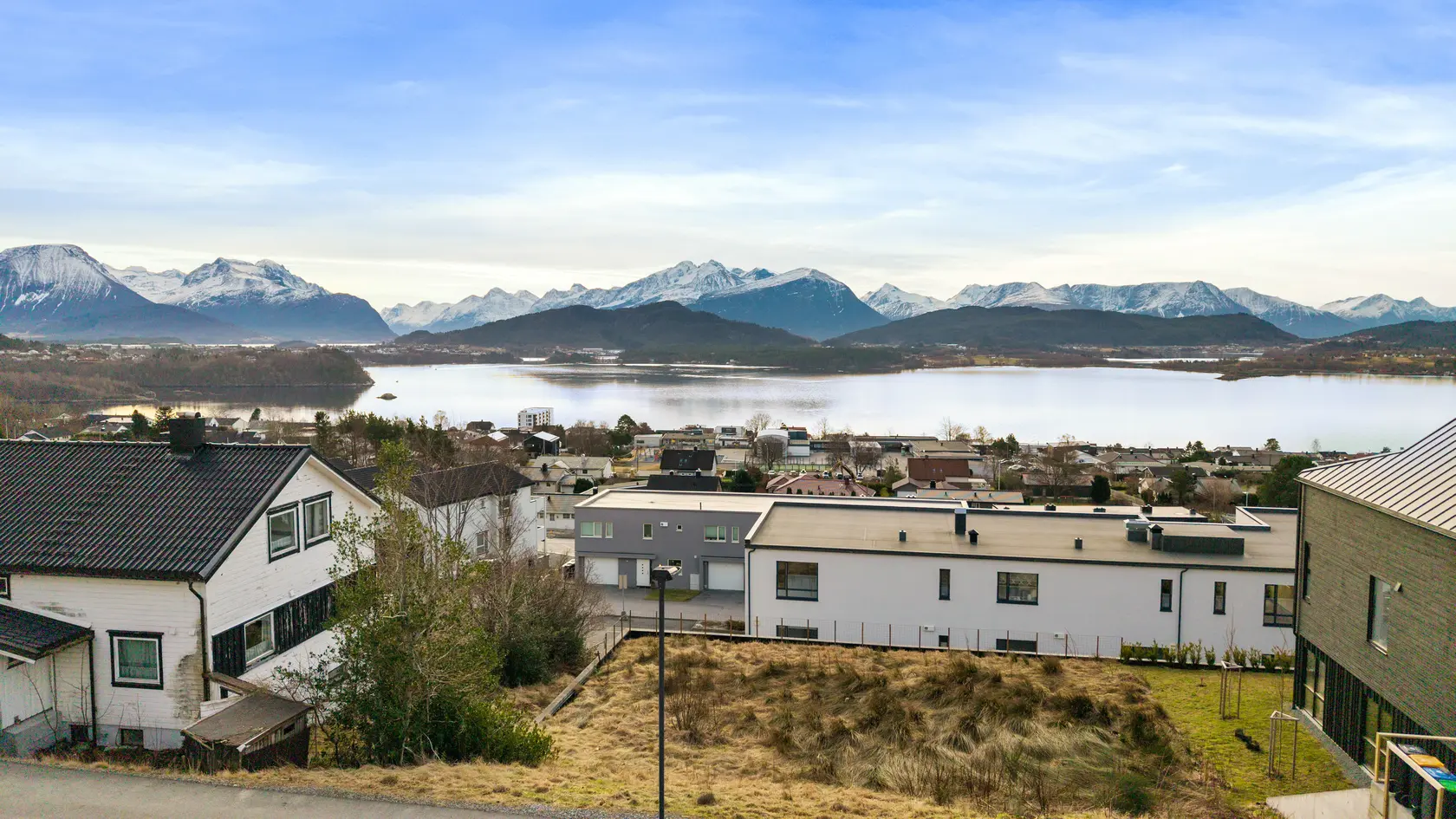 Tomt i Åselia med utsikt til Sunnmørsfjella og Åsefjorden. Kort vei til Moa.  BYA 37% photo 5