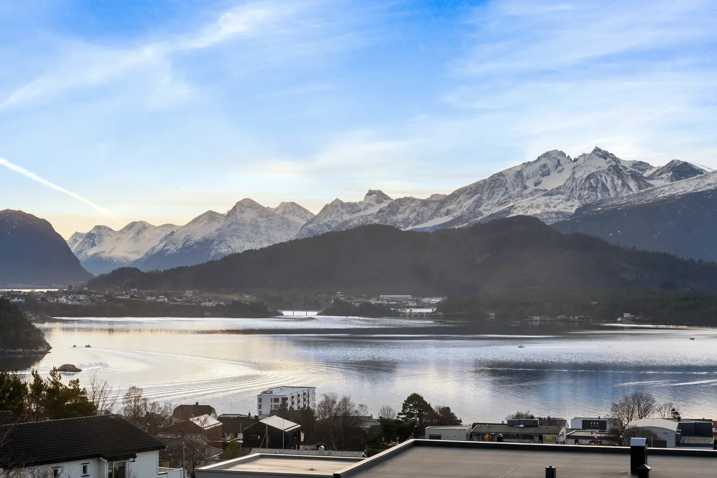 Tomt i Åselia med utsikt til Sunnmørsfjella og Åsefjorden. Kort vei til Moa.  BYA 37% photo 4