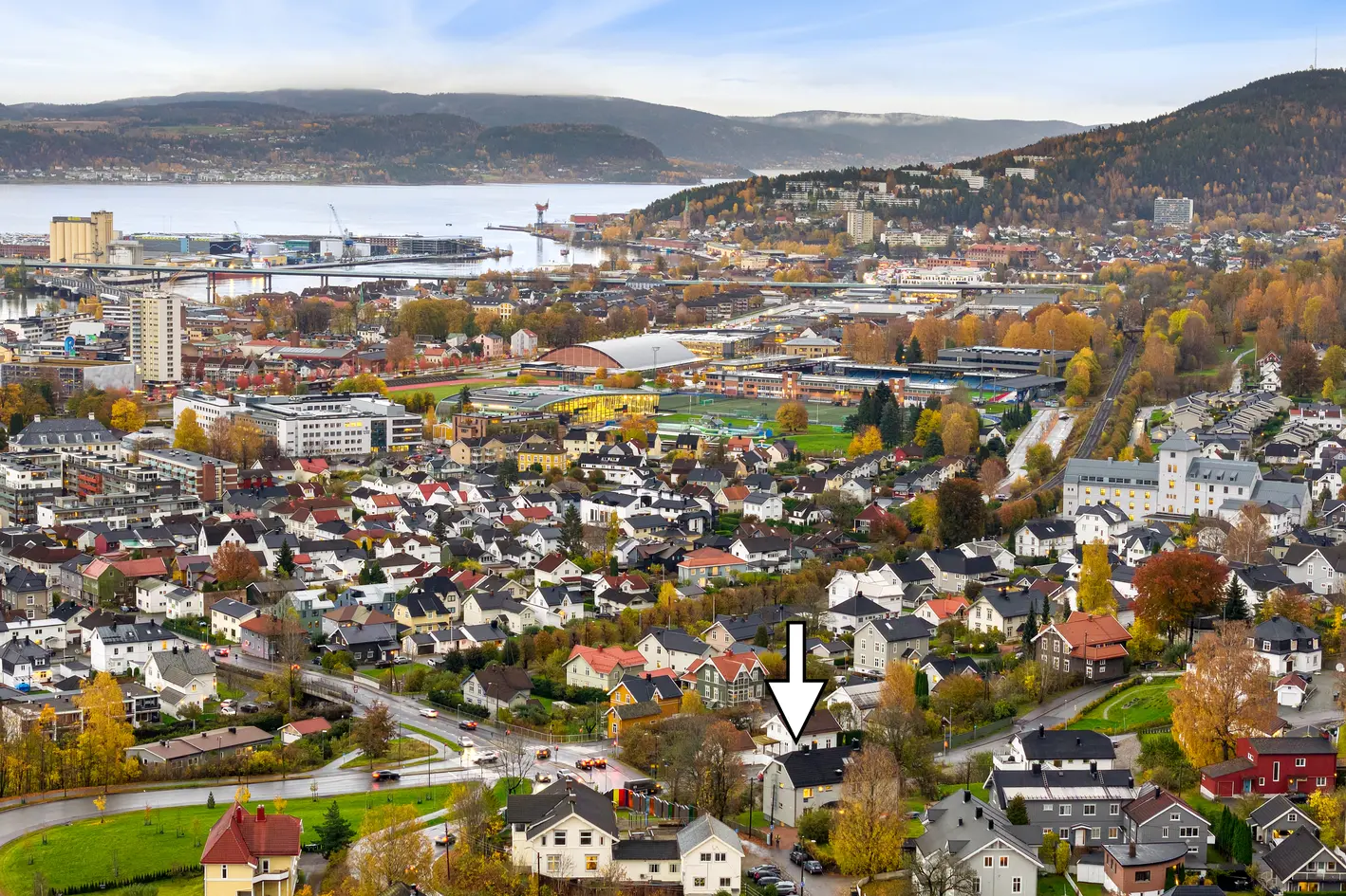 Sentralt beliggende selveierleilighet i påkostet sameie - Ingen fellesgjeld- Peis - P-plass - Utsikt - Pendlervennlig photo 5