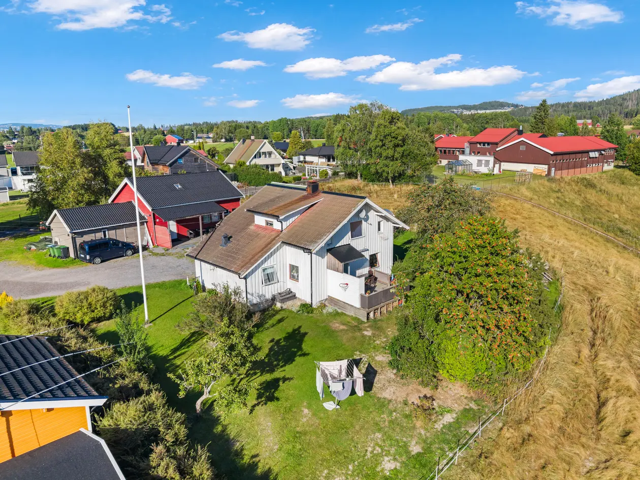 Landlig idyll med over 6 mål tomt | Enebolig med garasje, uthus og stabbur | Nær marka! photo 3