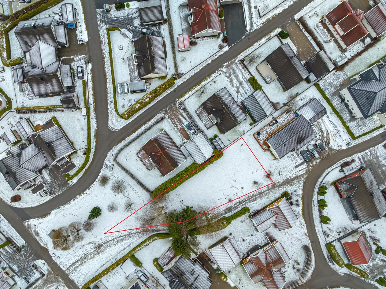 Flat tomt på 623 kvm i et attraktivt boligområde | 30% BYA inkl. garasje