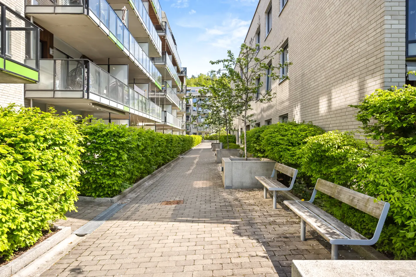 Pen og lys 3-roms hjørneleilighet fra 2013 m/ heis og garasjeplass | Solrik balkong | Fyring, v.vann og internett inkl. photo 4
