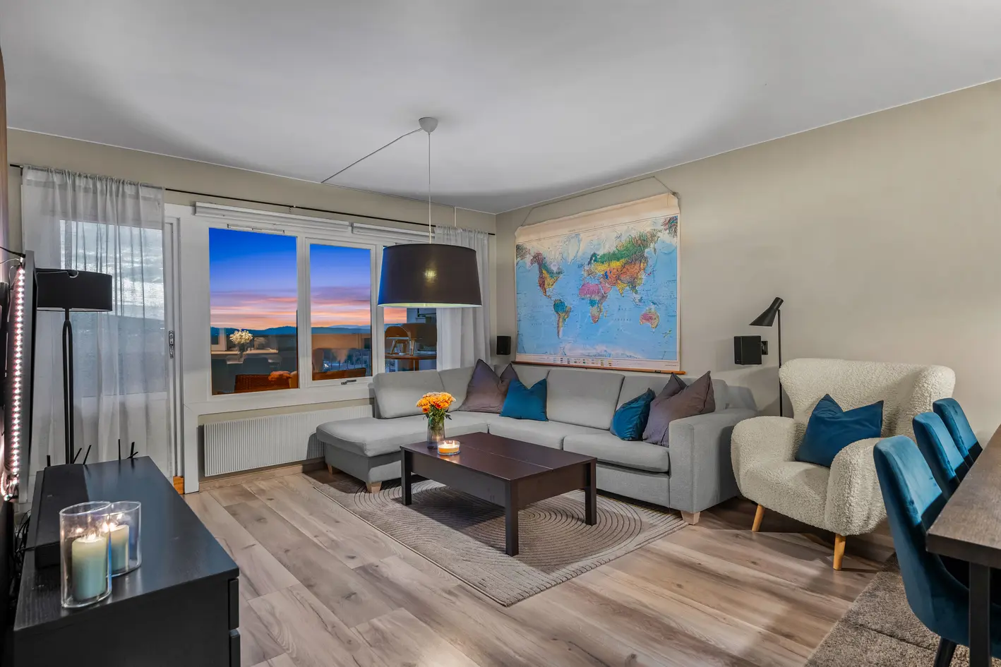 Romslig og moderne 3-roms med fantastisk utsikt! Bad 2019 - Balkong på 13 m² - Garasje -  Heis - Vvann/fyr inkl. photo 5